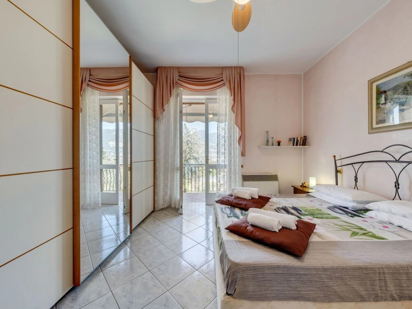 Traditional Apartment in Monte Isola near Lake Beach