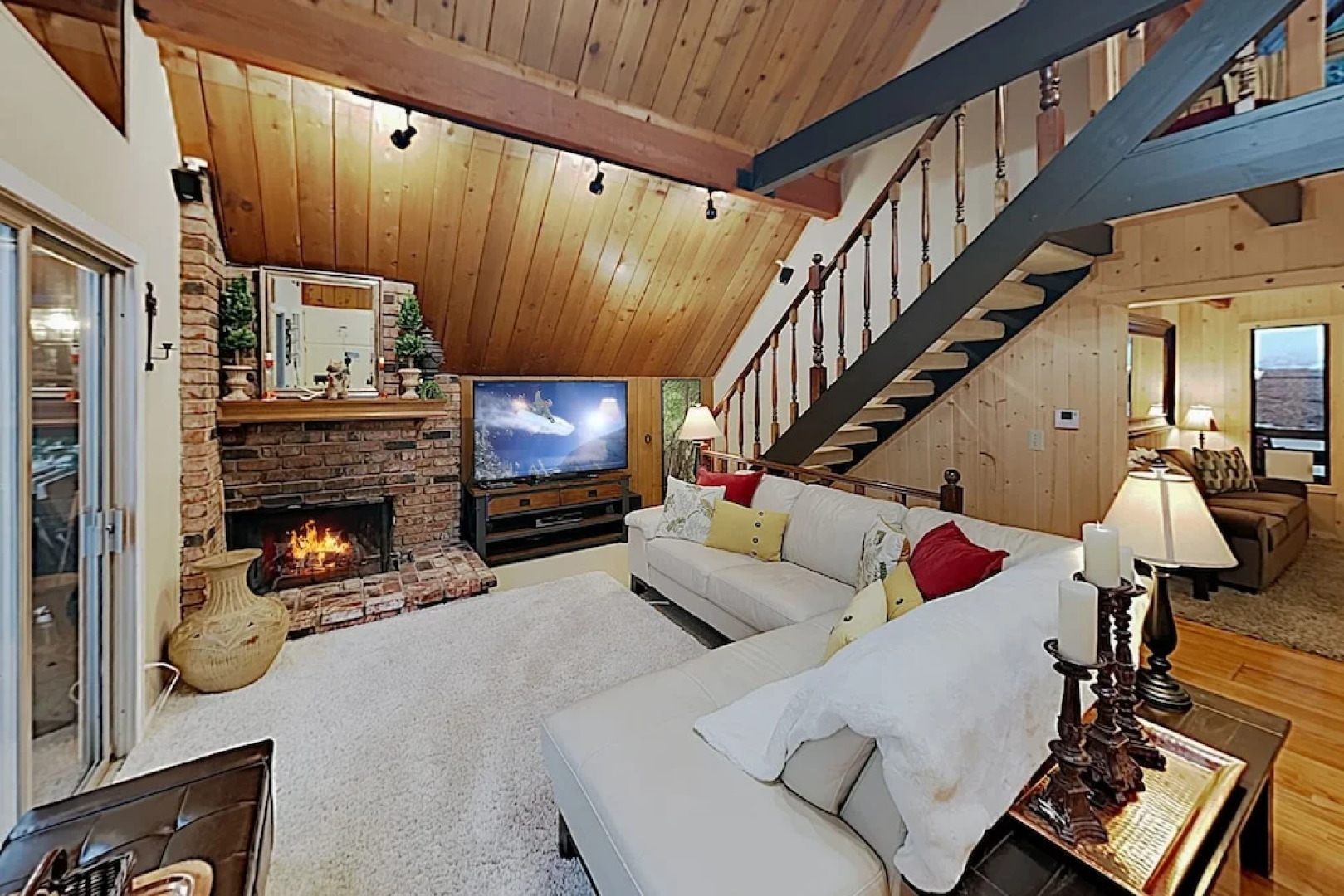 Family-Friendly Cabin W/ Private Hot Tub Home