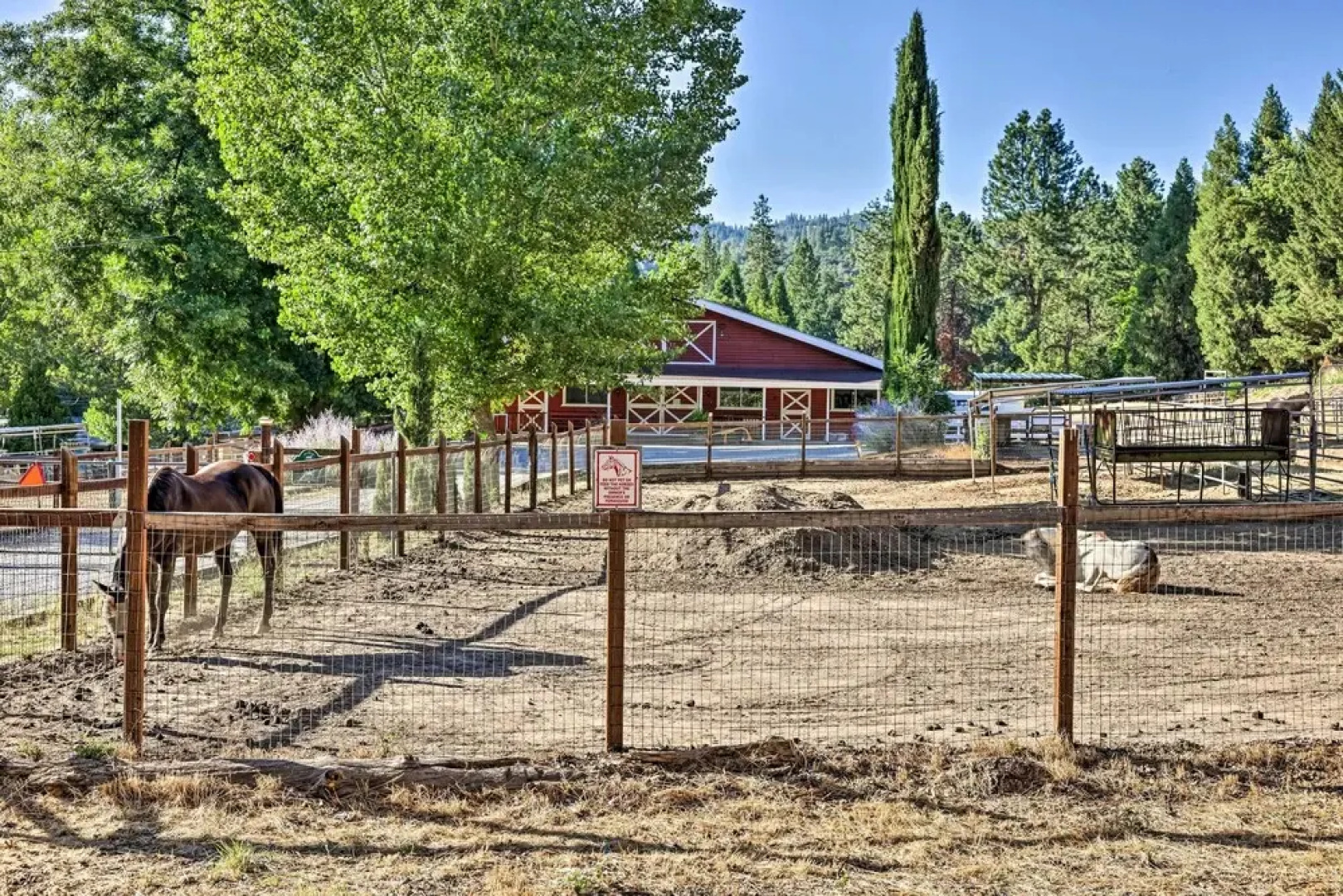 Game Room & Patio: Picturesque Home in Sonora