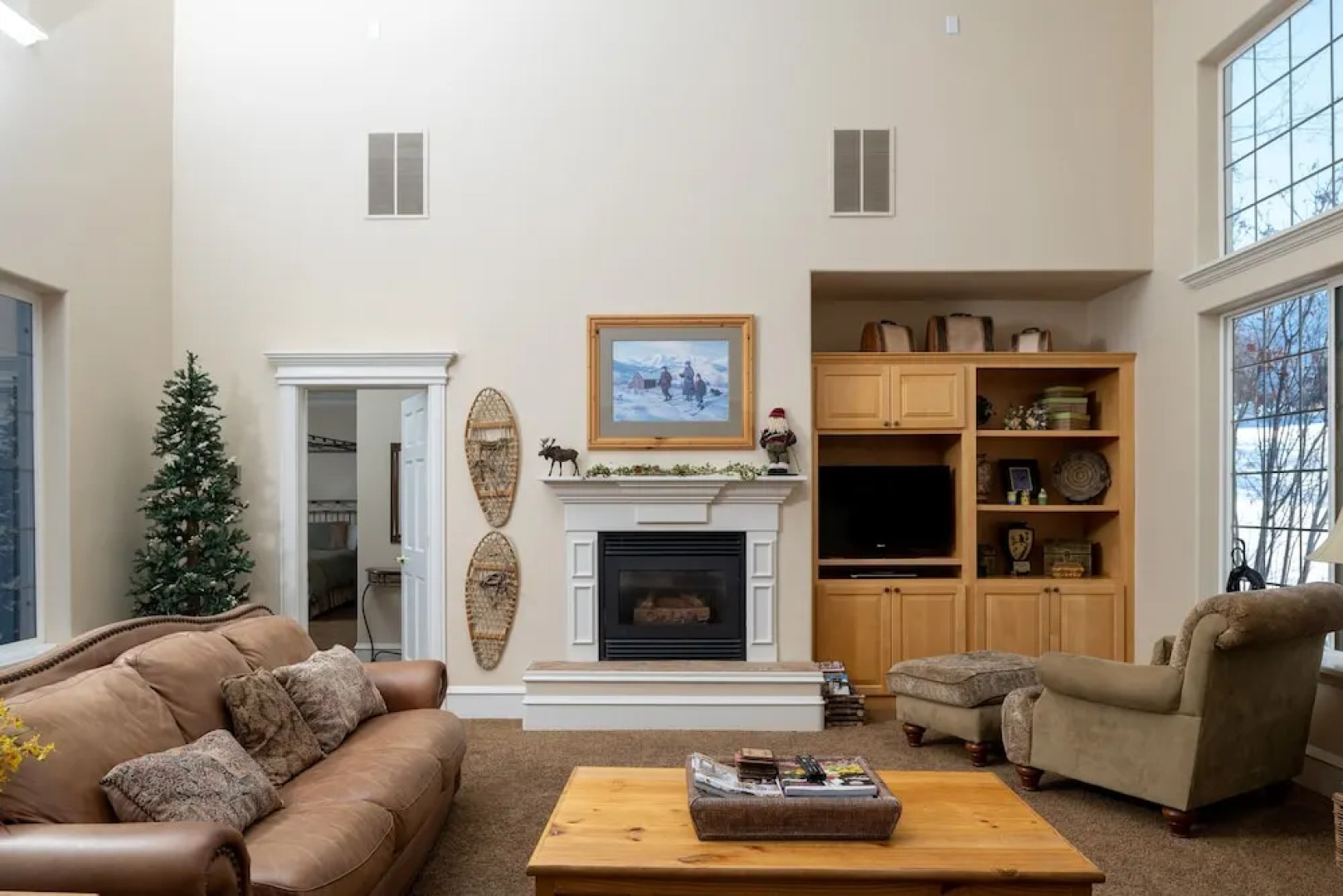 Family Getaway~hot Tub, Ice Castles & Tubing Hs 5 Bedroom Home by RedAwning