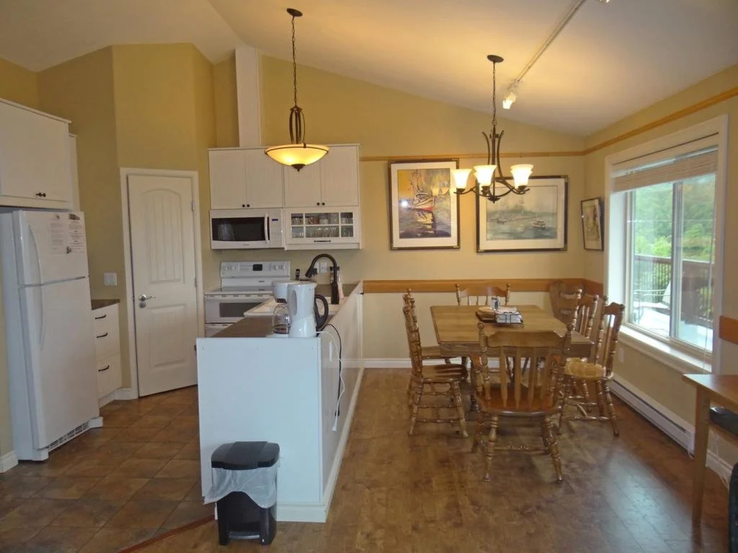 The Gallery House At Port Renfrew