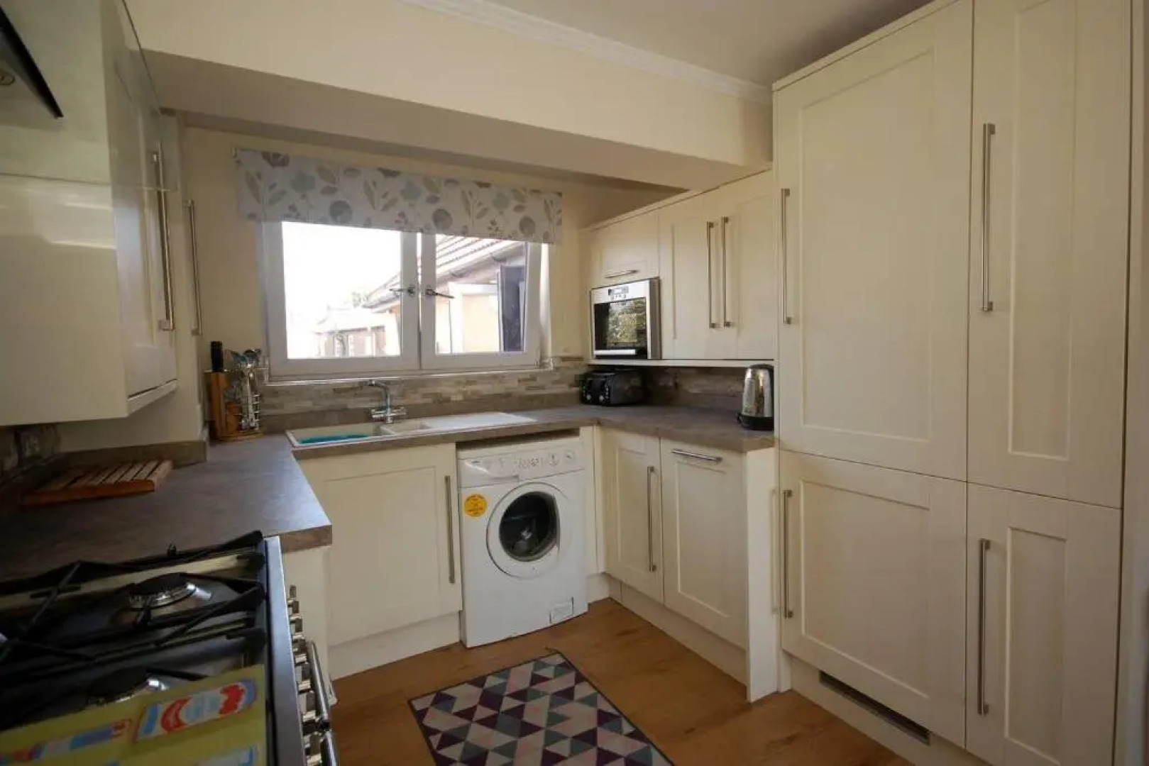 Broxbourne Two-Bedroom Apartment Close To Amenities