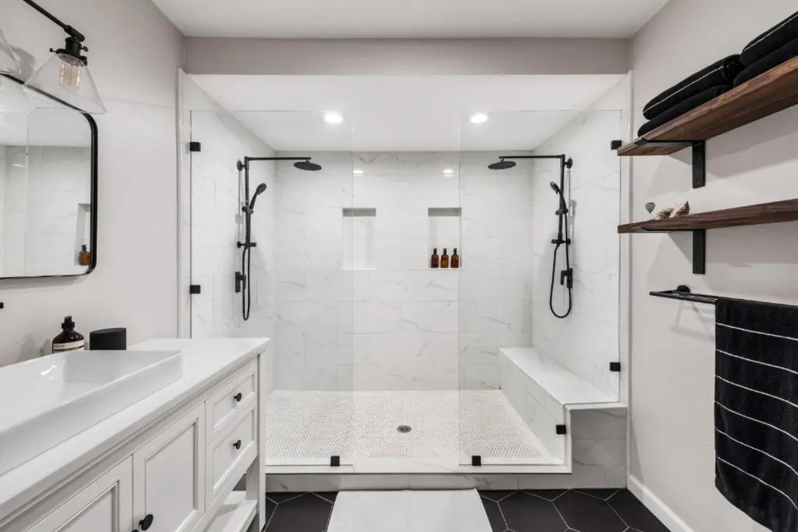 Sunny Hill Country Home with Stunning Lake Views