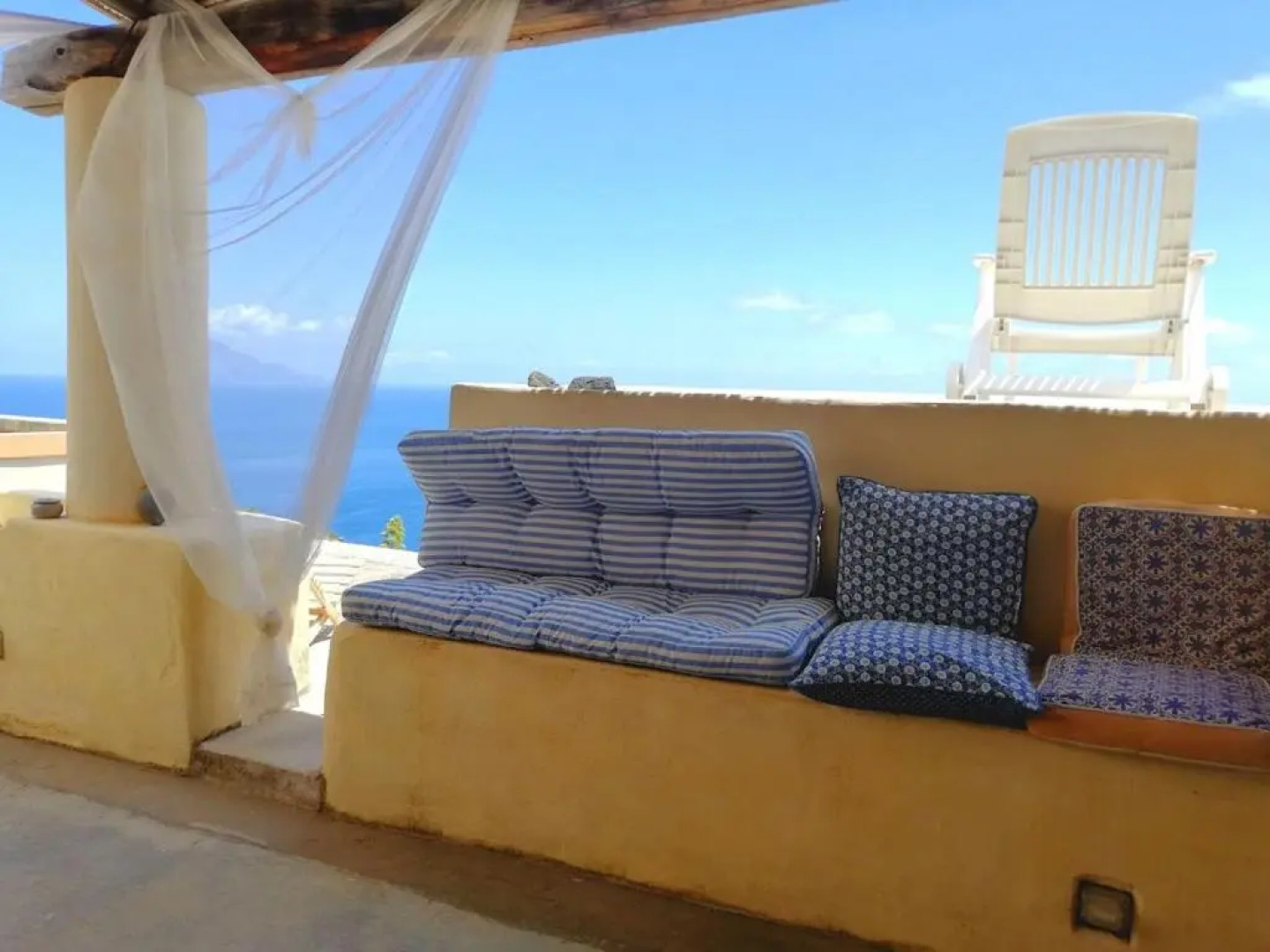 Alicudi Giardino dei Carrubi- al gradino 365