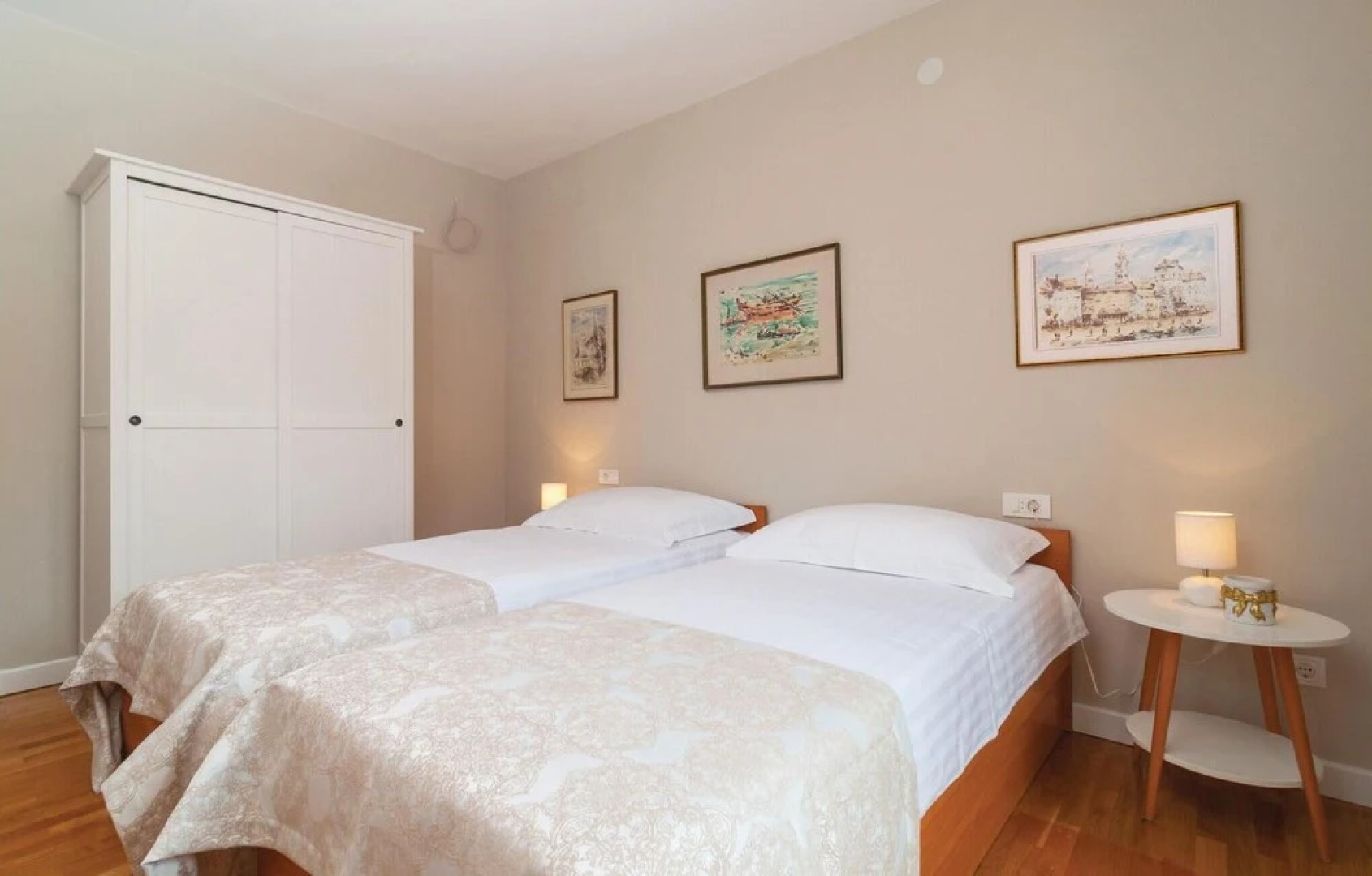 Stunning Home in Zrnovnica With 5 Bedrooms, Wifi and Outdoor Swimming Pool