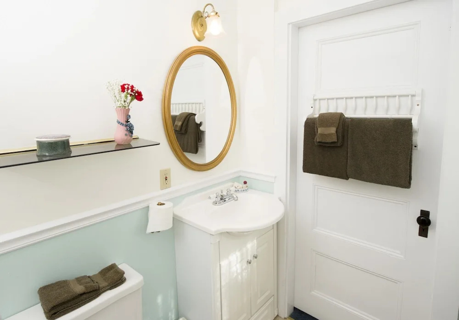 Anne's White Columns Inn