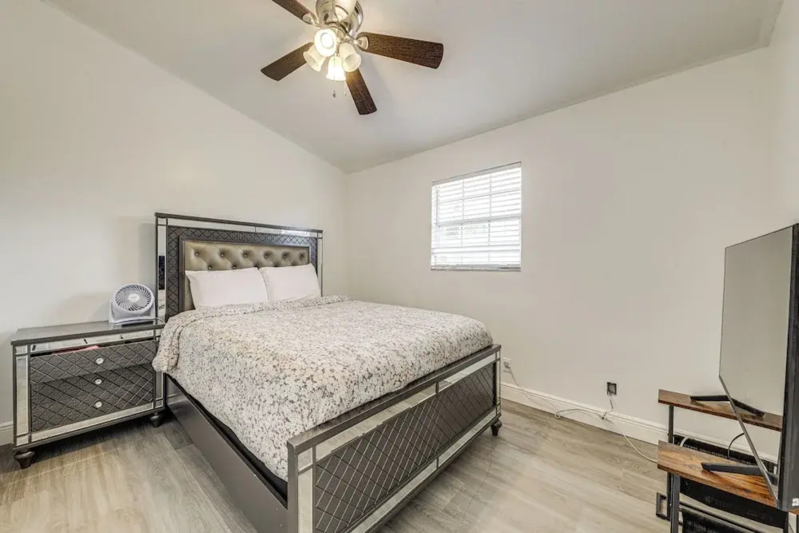 Swim, Barbecue & Game: Home 4 Mi to Pompano Beach!