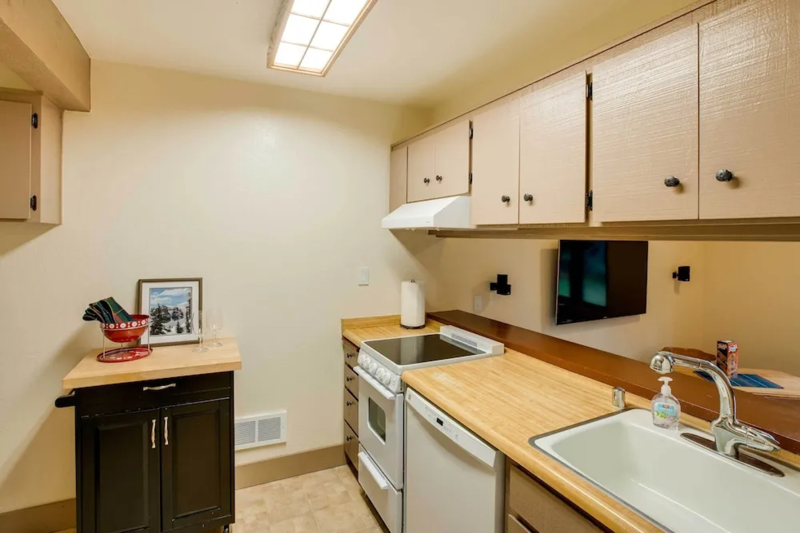 Mountain Condo w/ Fireplace in Kirkwood Ski Resort