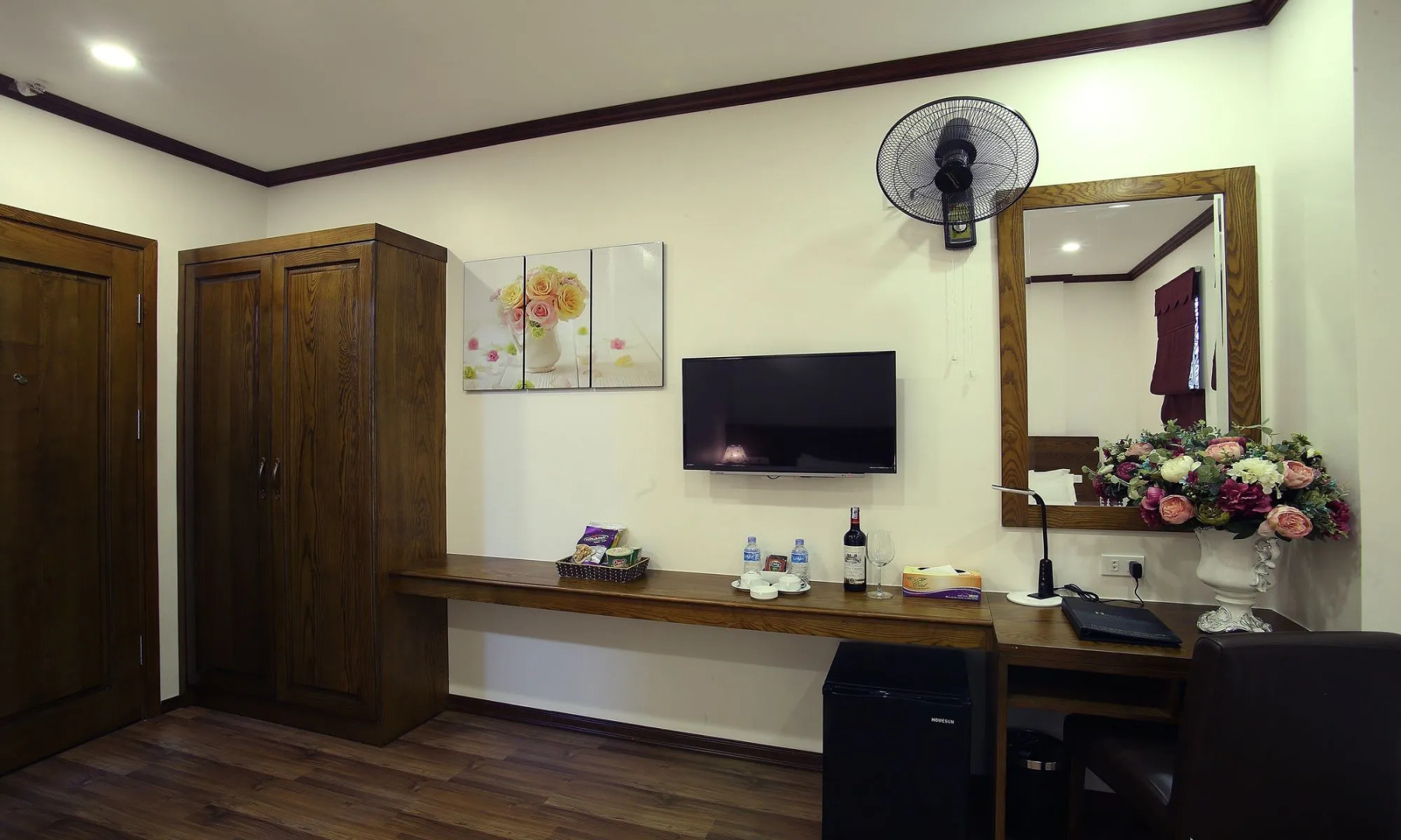 West Lake Home Hotel & Spa