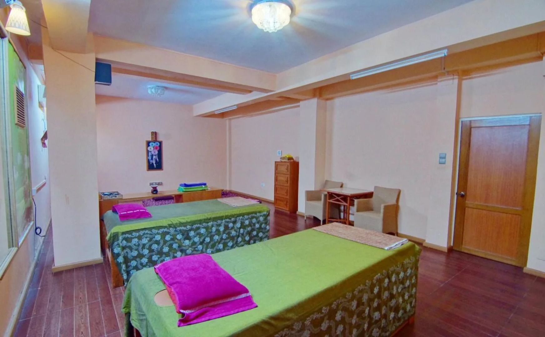 E-Outfitting Golden Country Hotel