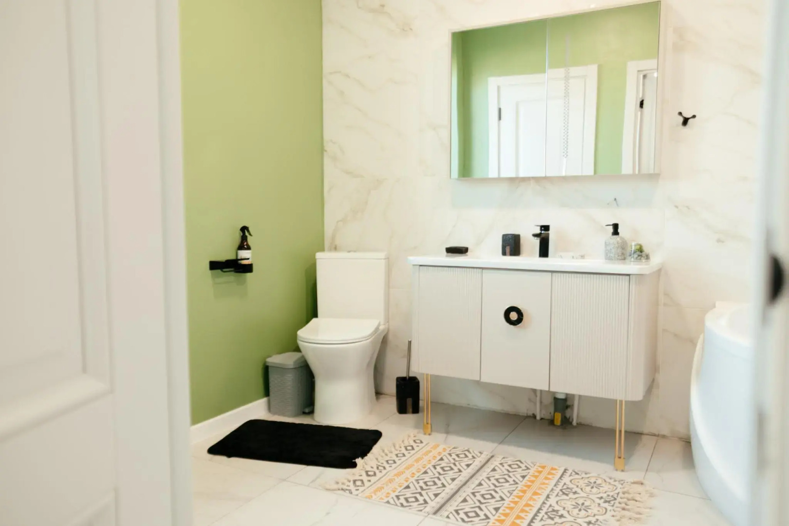 У аэропорта