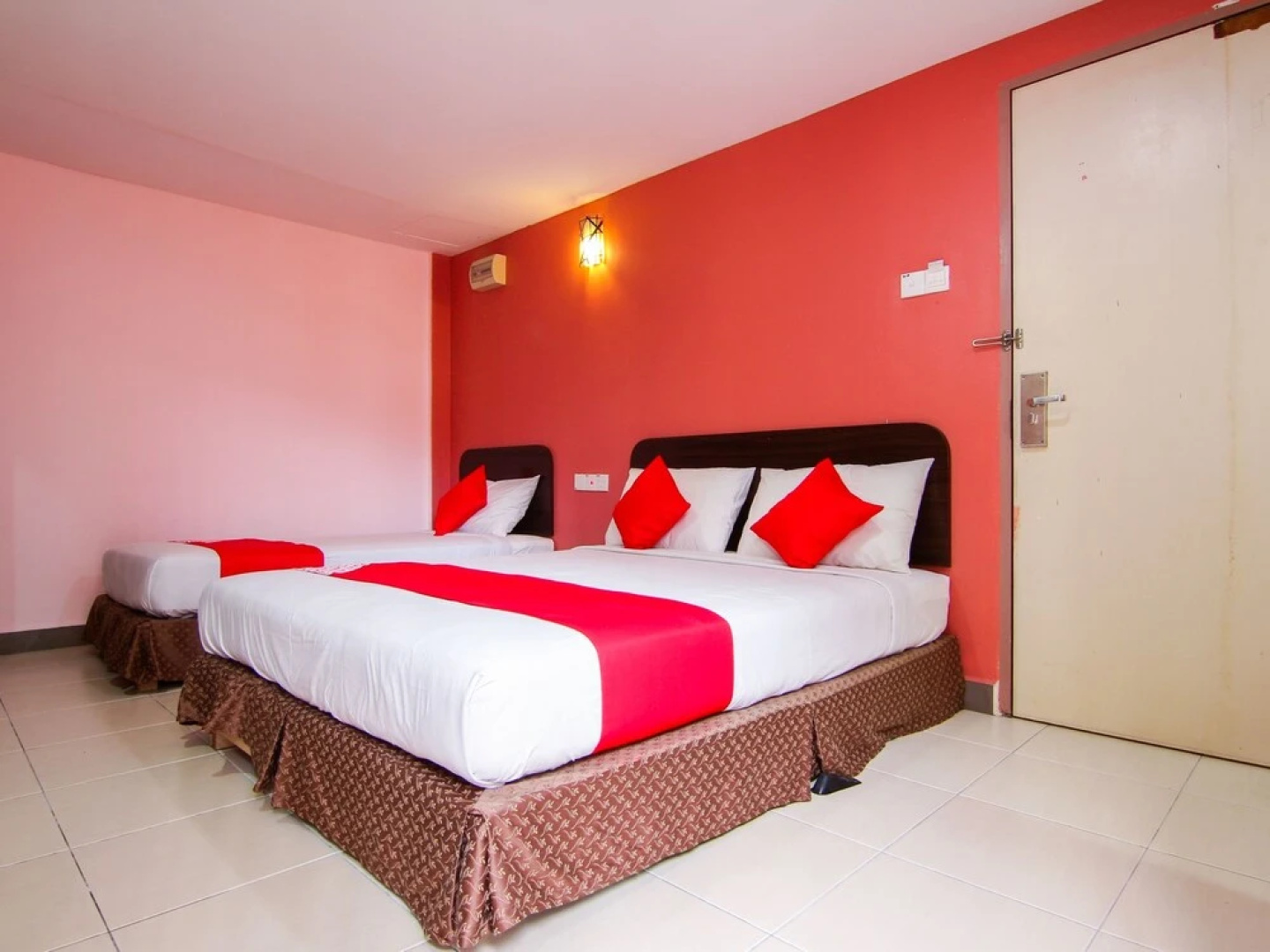 Hotel Putra Iskandar by OYO Rooms