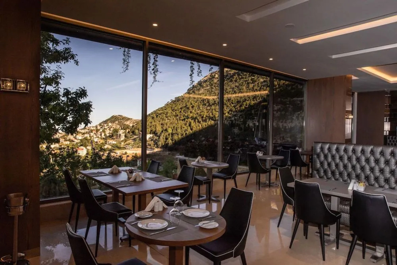 Mist Hotel And Spa By Warwick