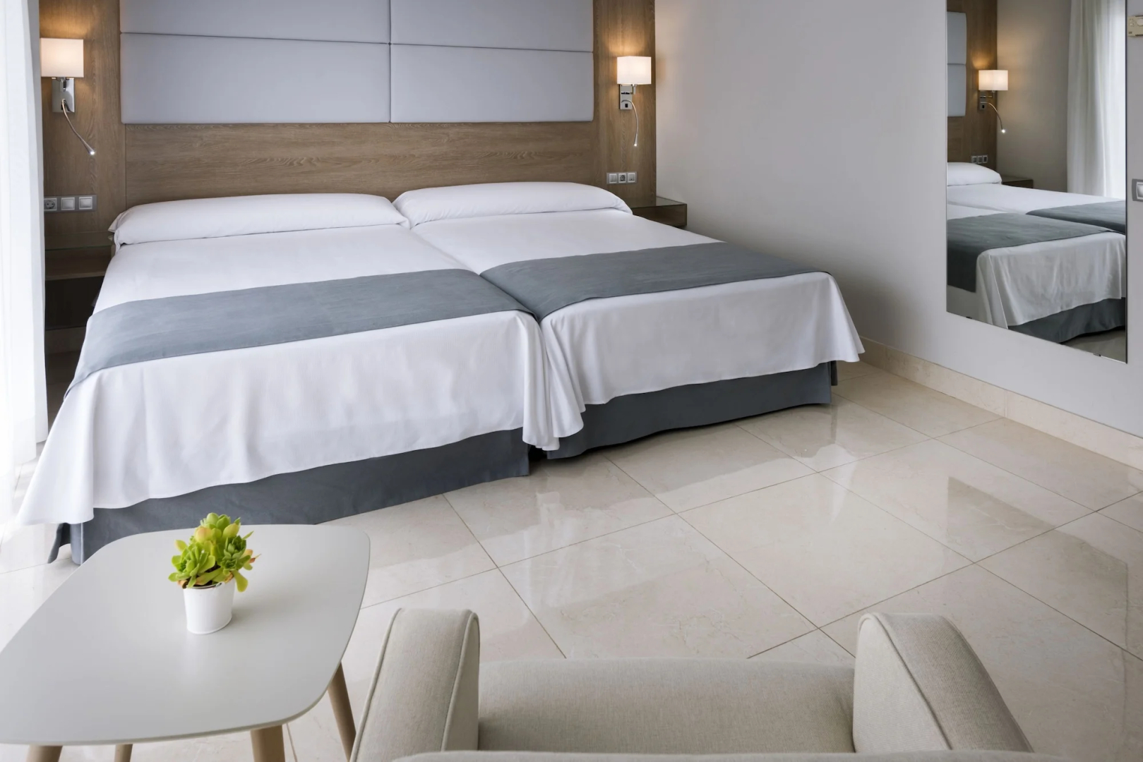 Mediterraneo Bay Hotel & Resort