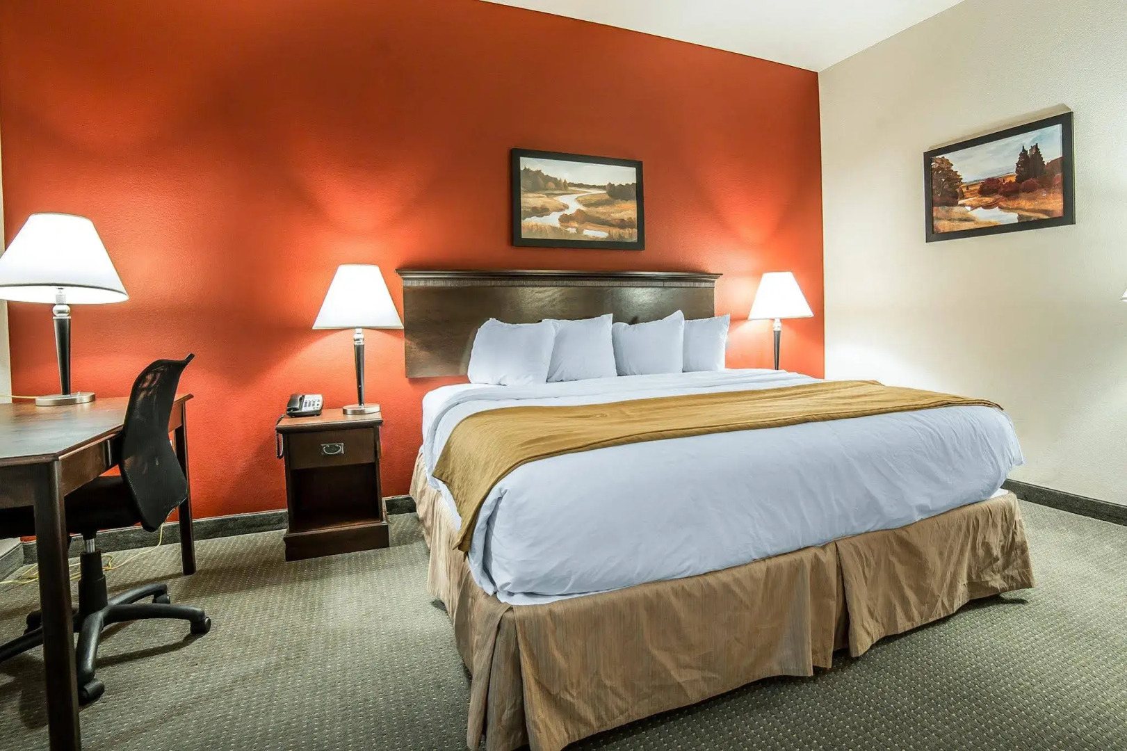 Comfort Inn & Suites Near University of Wyoming