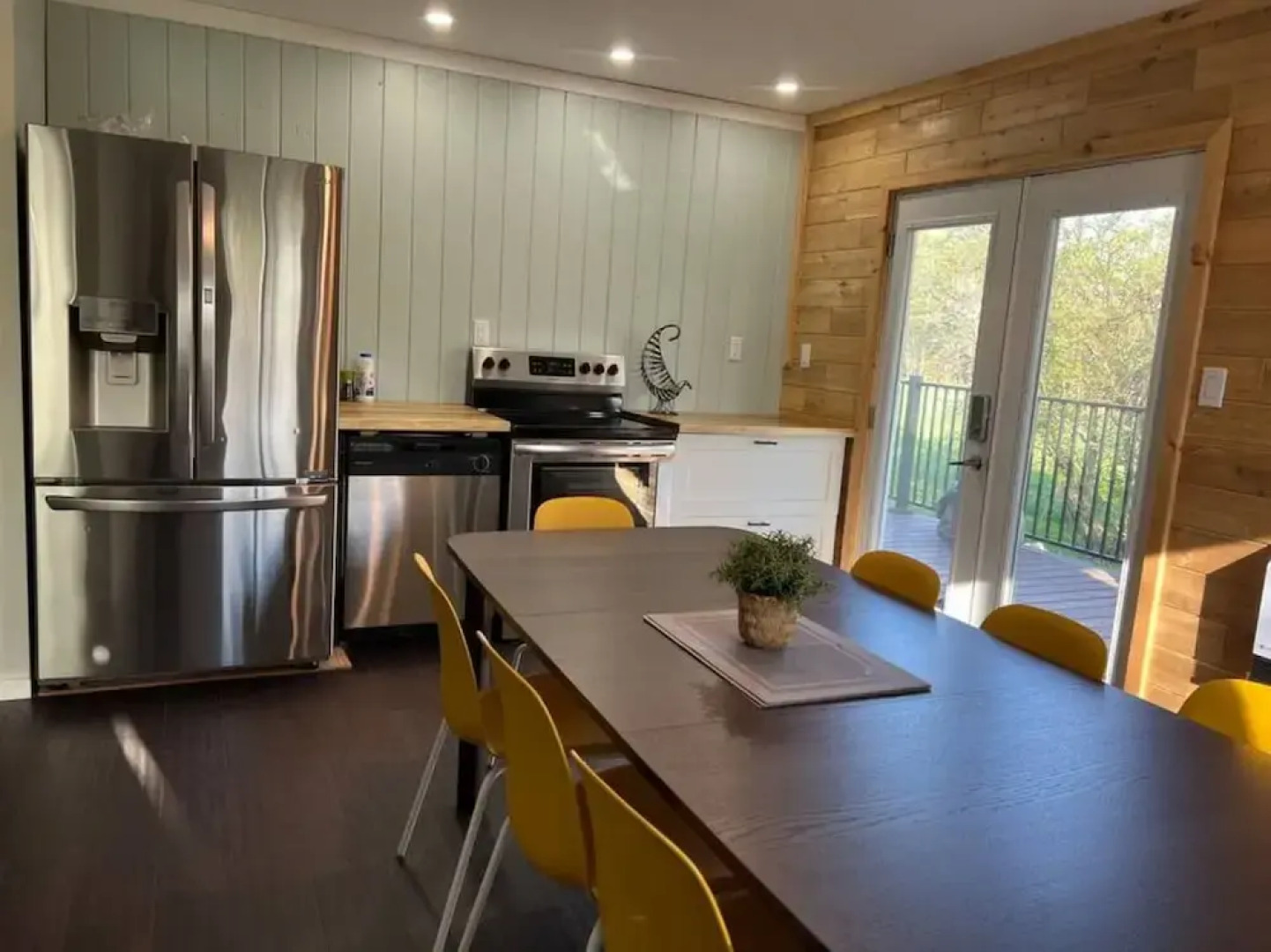 Family Friendly Cottage Walking Distance to Lions Head Beach