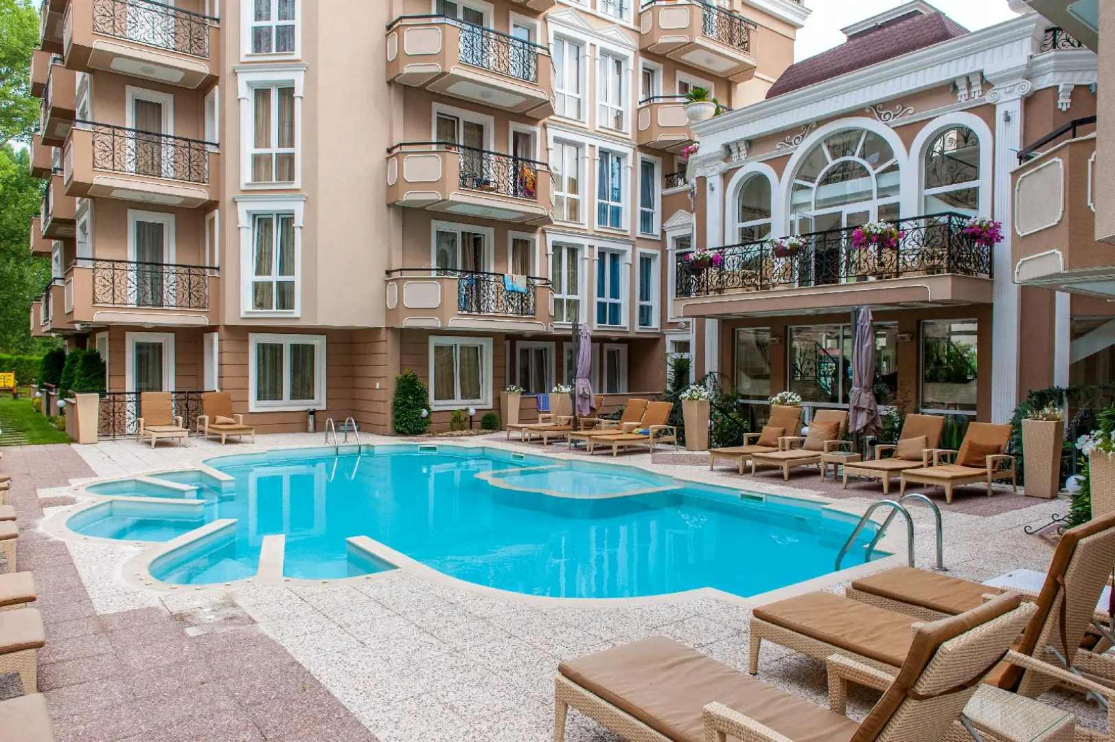 Dawn Park Deluxe