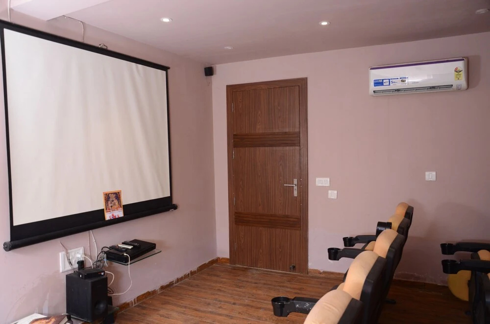 Bankey Bihari Holiday Homes By Naavagat