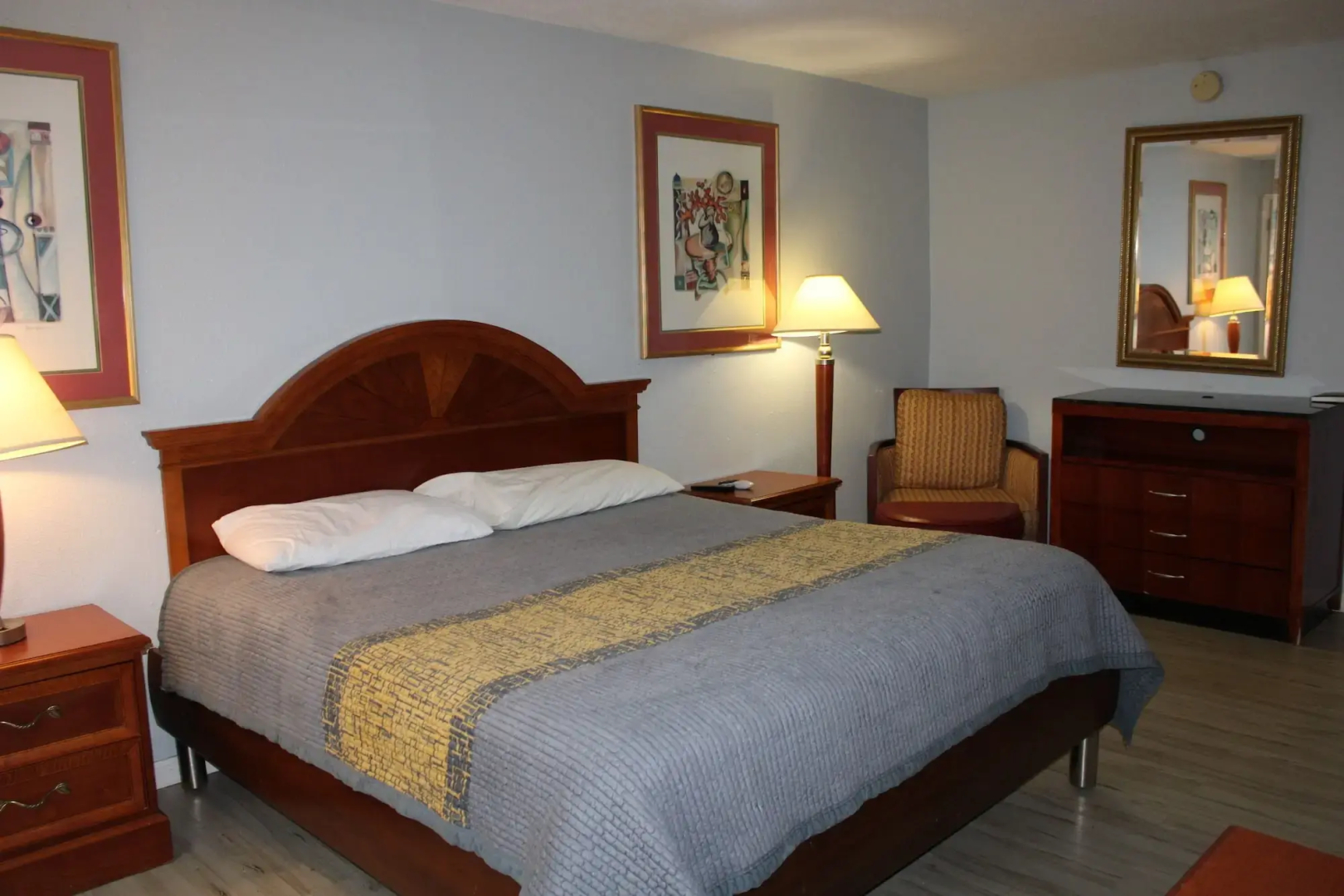 Apm Inn & Suites