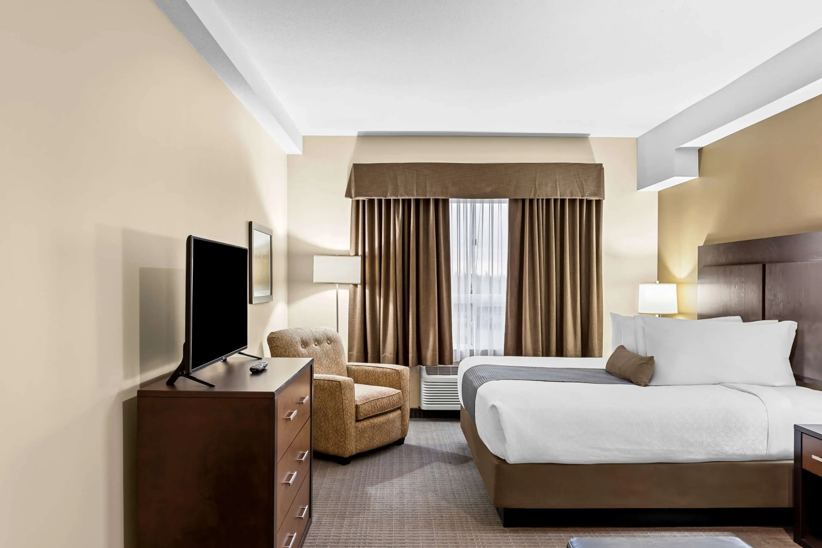 Best Western Plus Lacombe Inn & Suites