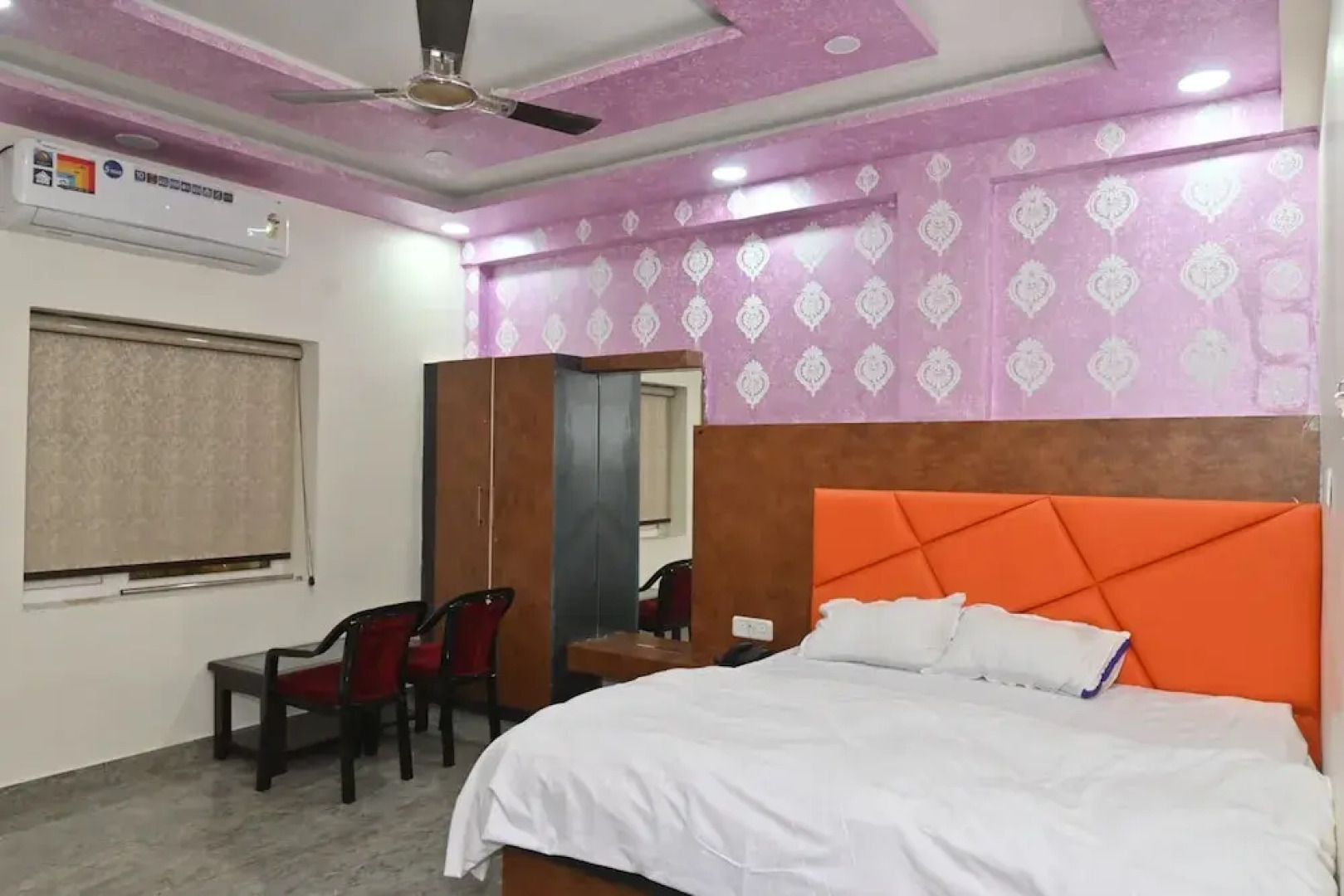 Goroomgo JSB Palace Varanasi