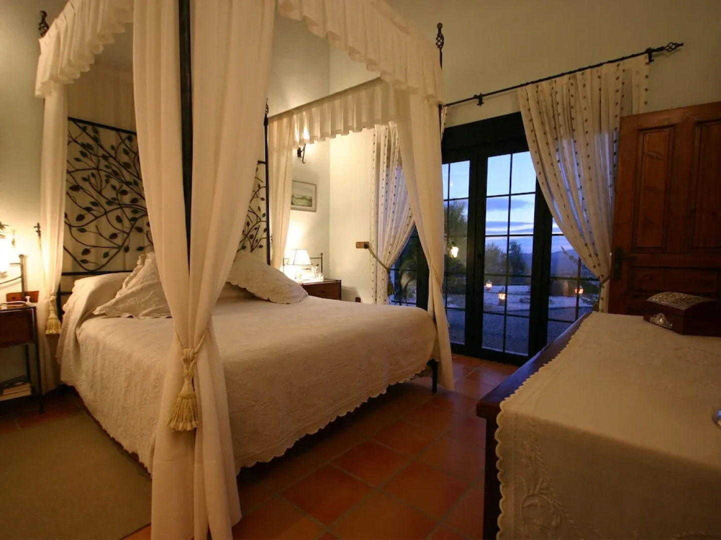 Luxury Villa with Great Mountain Views, Pool, Sauna, Jacuzzi And Padel Court