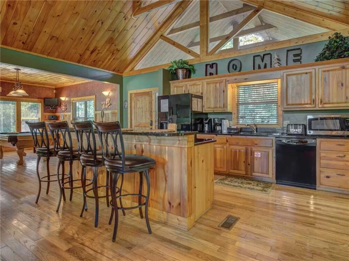 Riversound Romance 2 Bedroom Home with Hot Tub