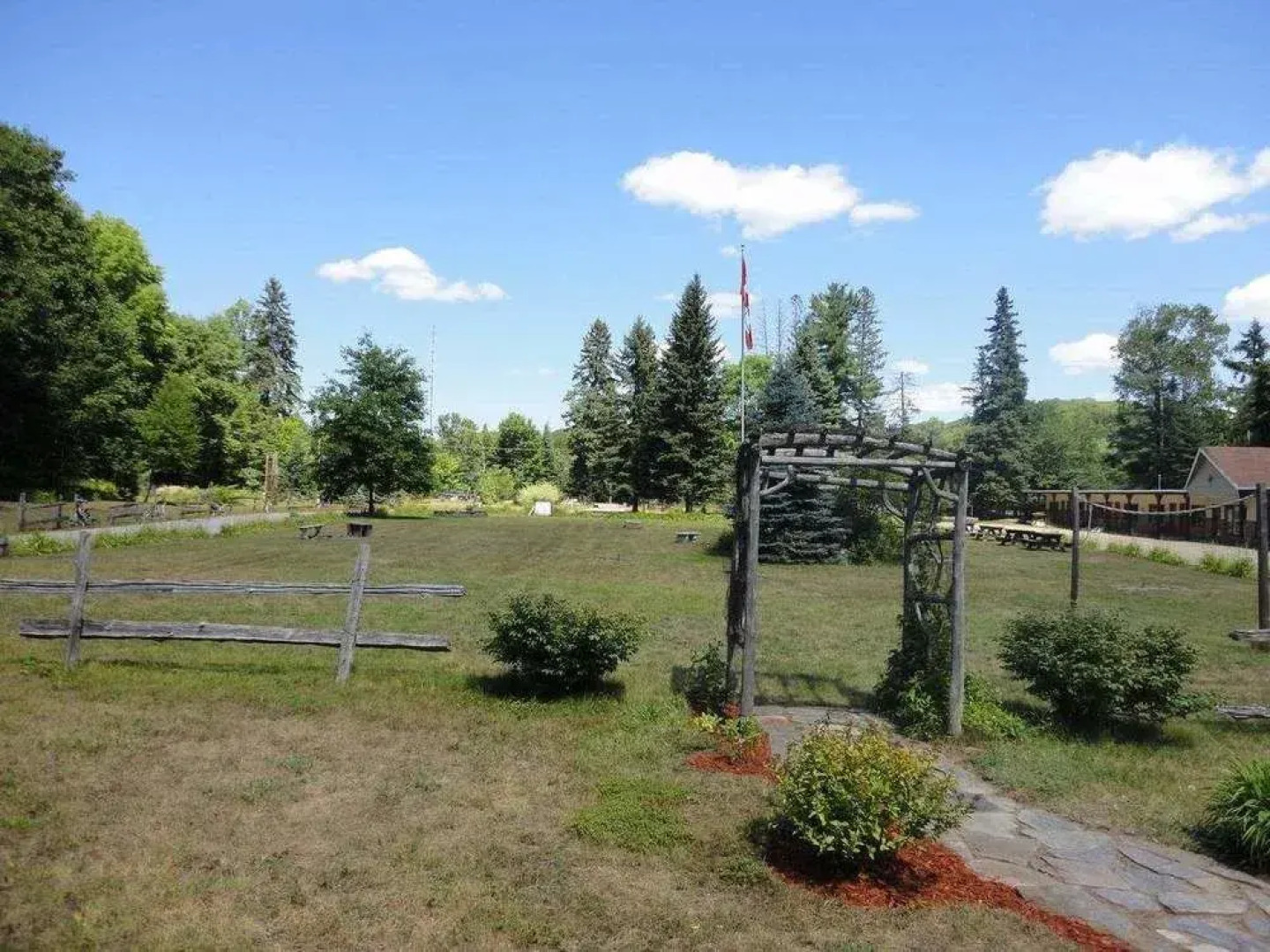 Dwight Riverside Inn