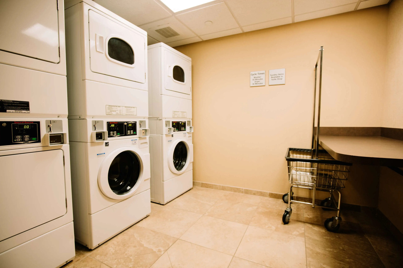 Hampton Inn & Suites Minot Airport