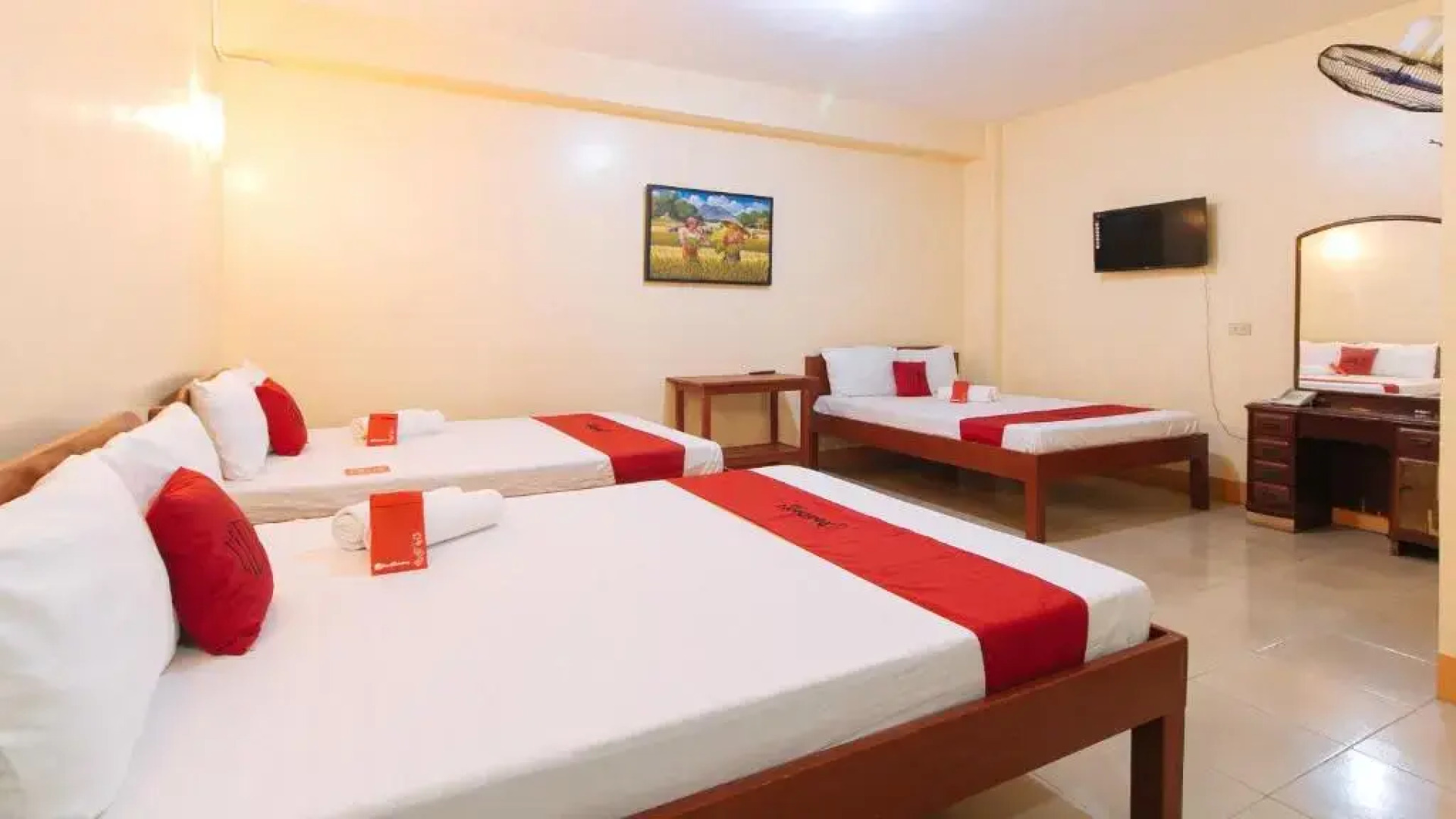 Reddoorz @ Golden Park Inn La Union