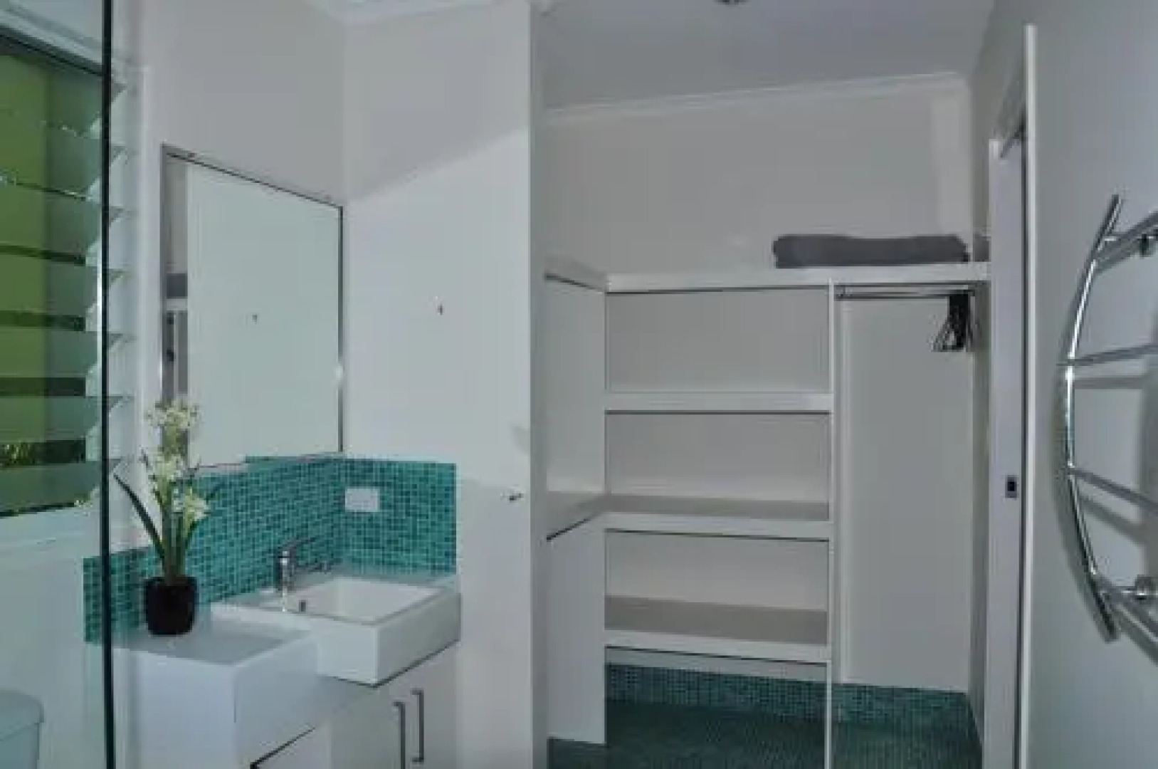 10 Double Island Drive Modern Family Home Centrally Located Swimming Pool & Outdoor Area