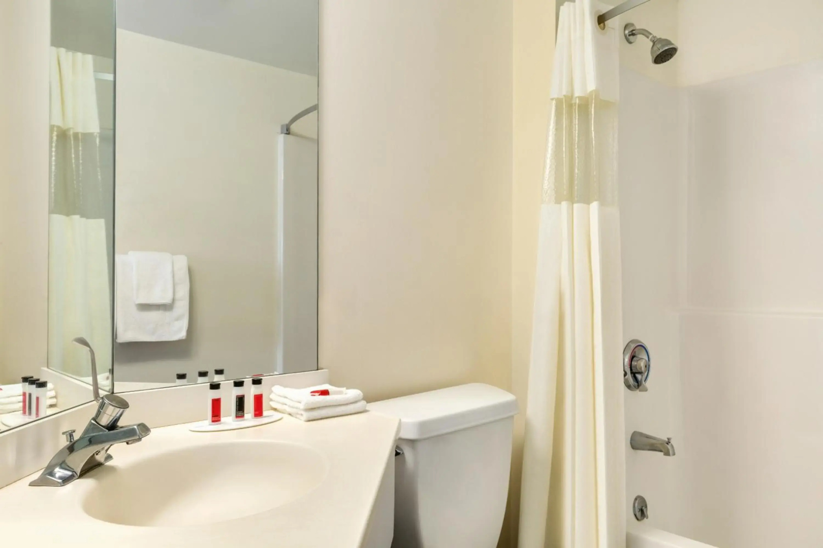 Travelodge by Wyndham Niagara Falls