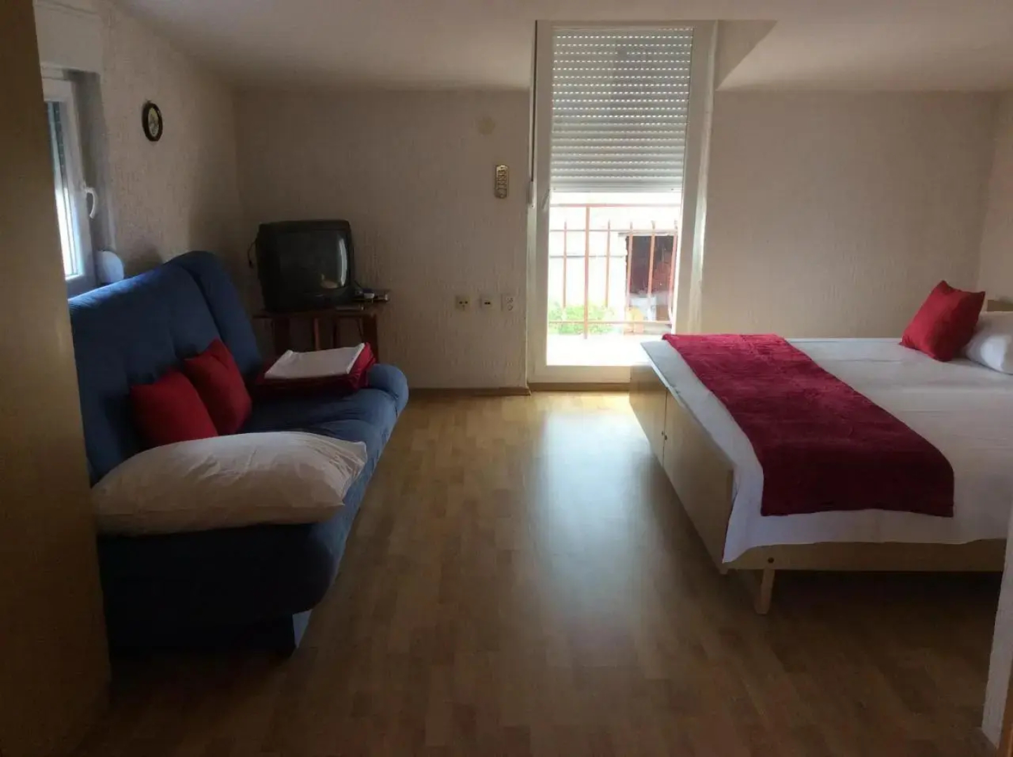 Lovely Apartment in Pirovac With Balcony