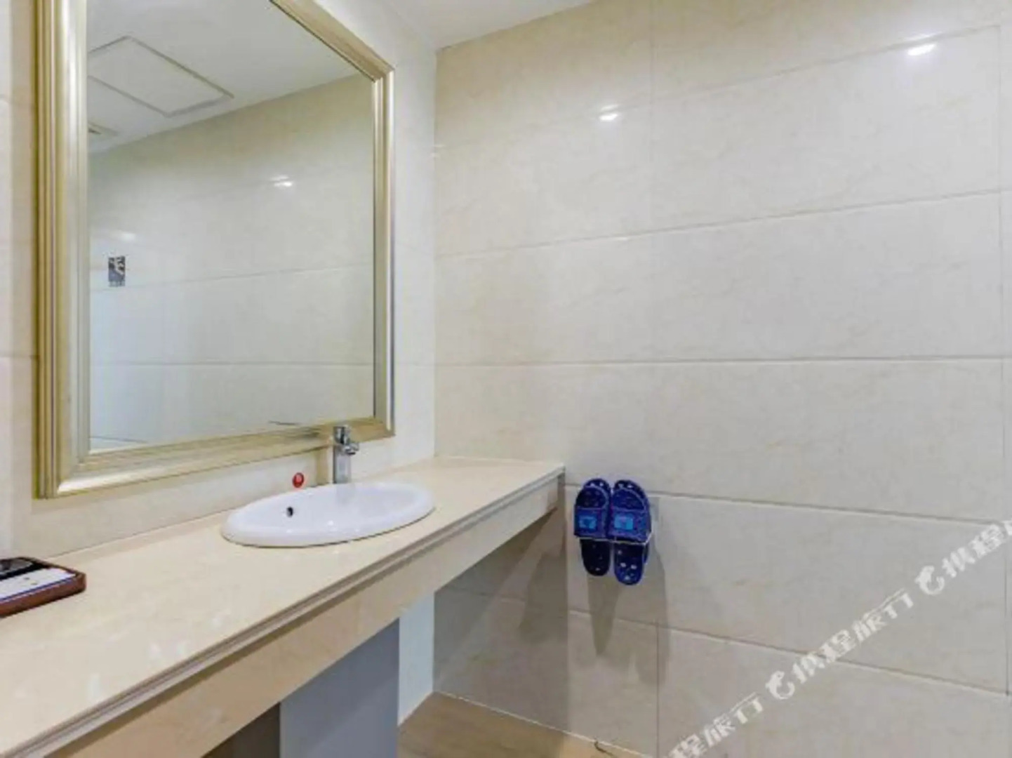 S.devons International Hotel