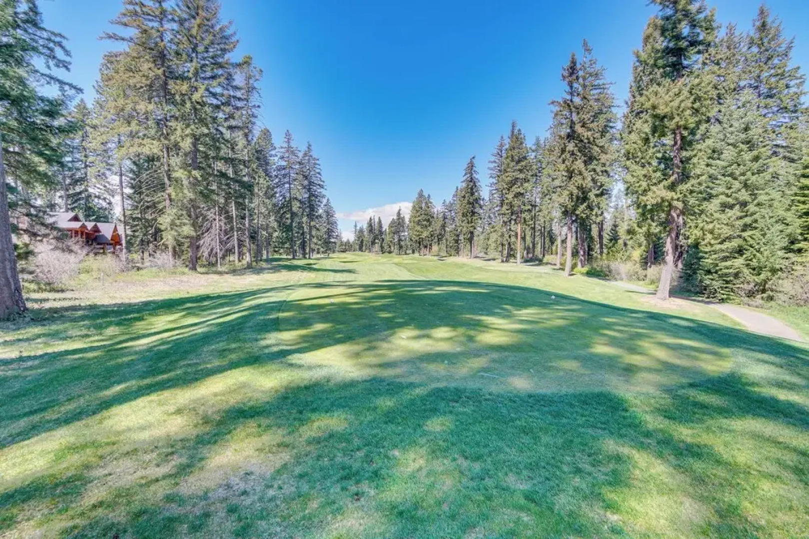 Spacious Cle Elum Cabin on Golf Course w/ Hot Tub!