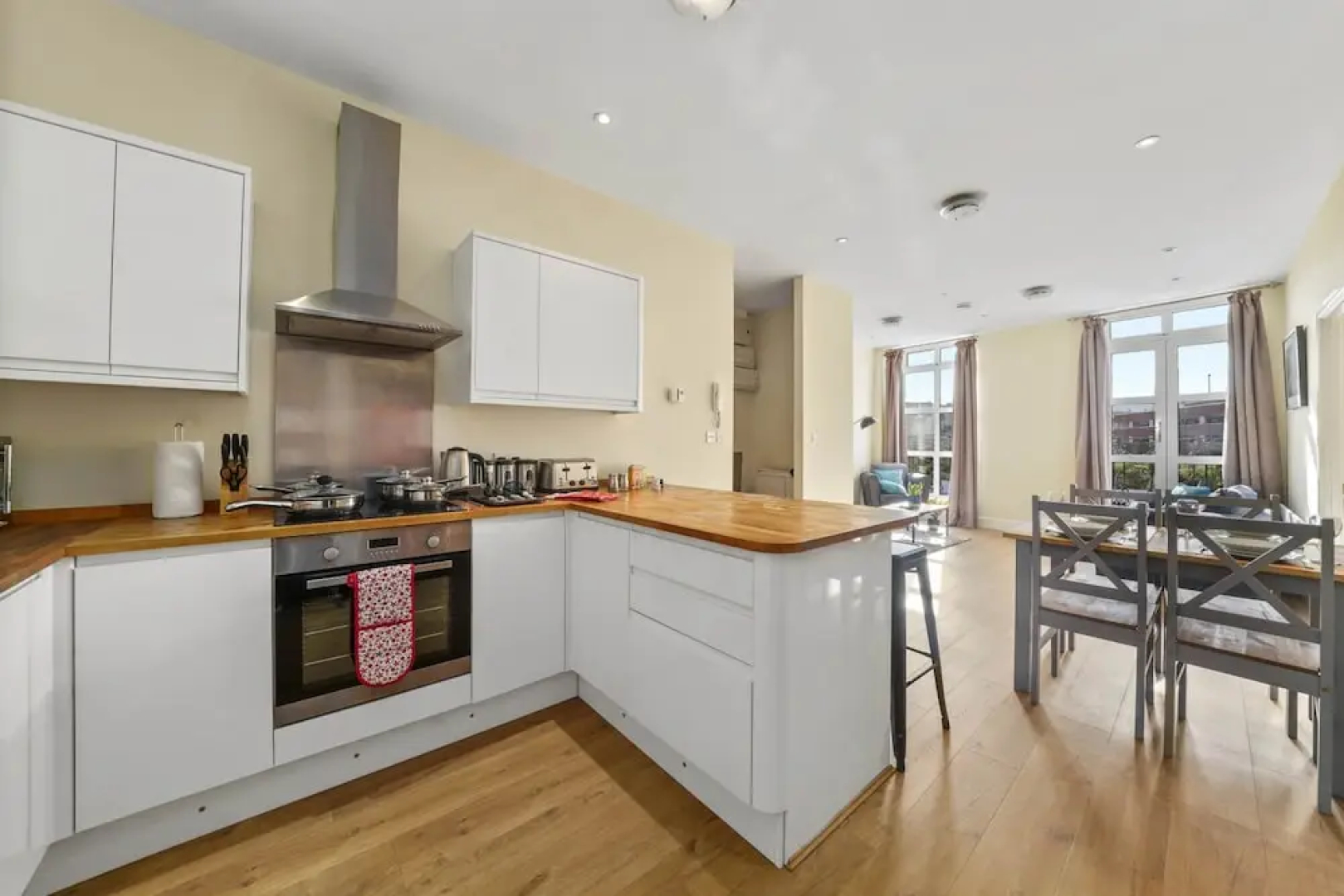 Luxury 2 Bedroom Apartments with Parking
