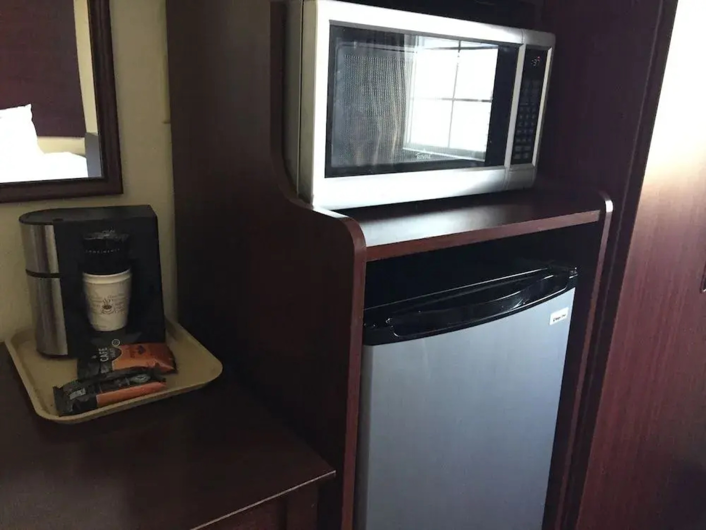 Bridgepointe Inn & Suites