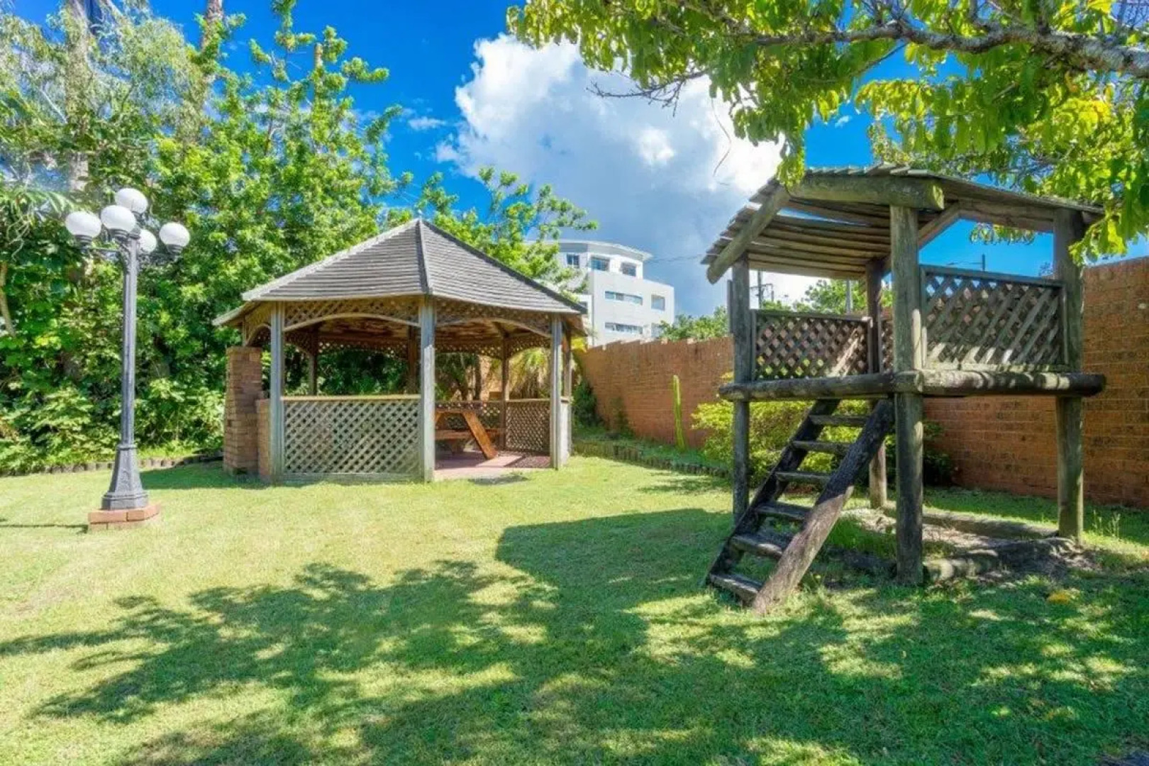 Sapphire Palms Motel