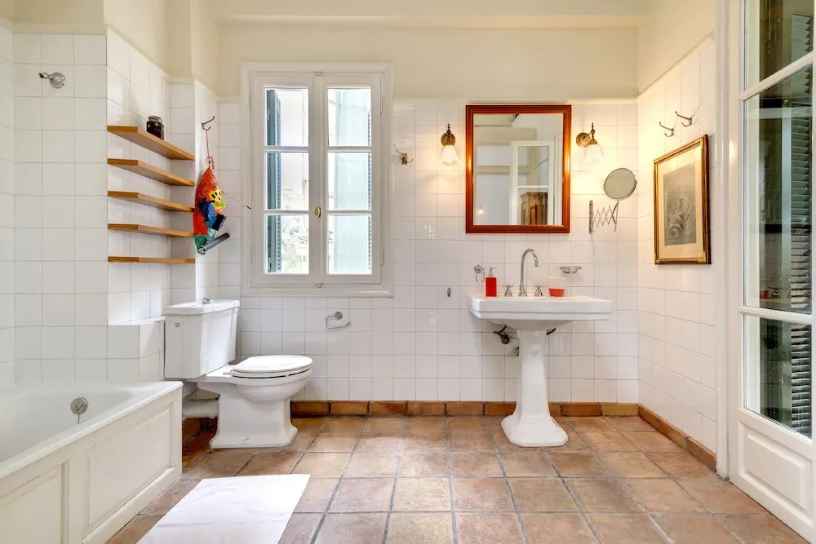 Artistic neoclassical residence