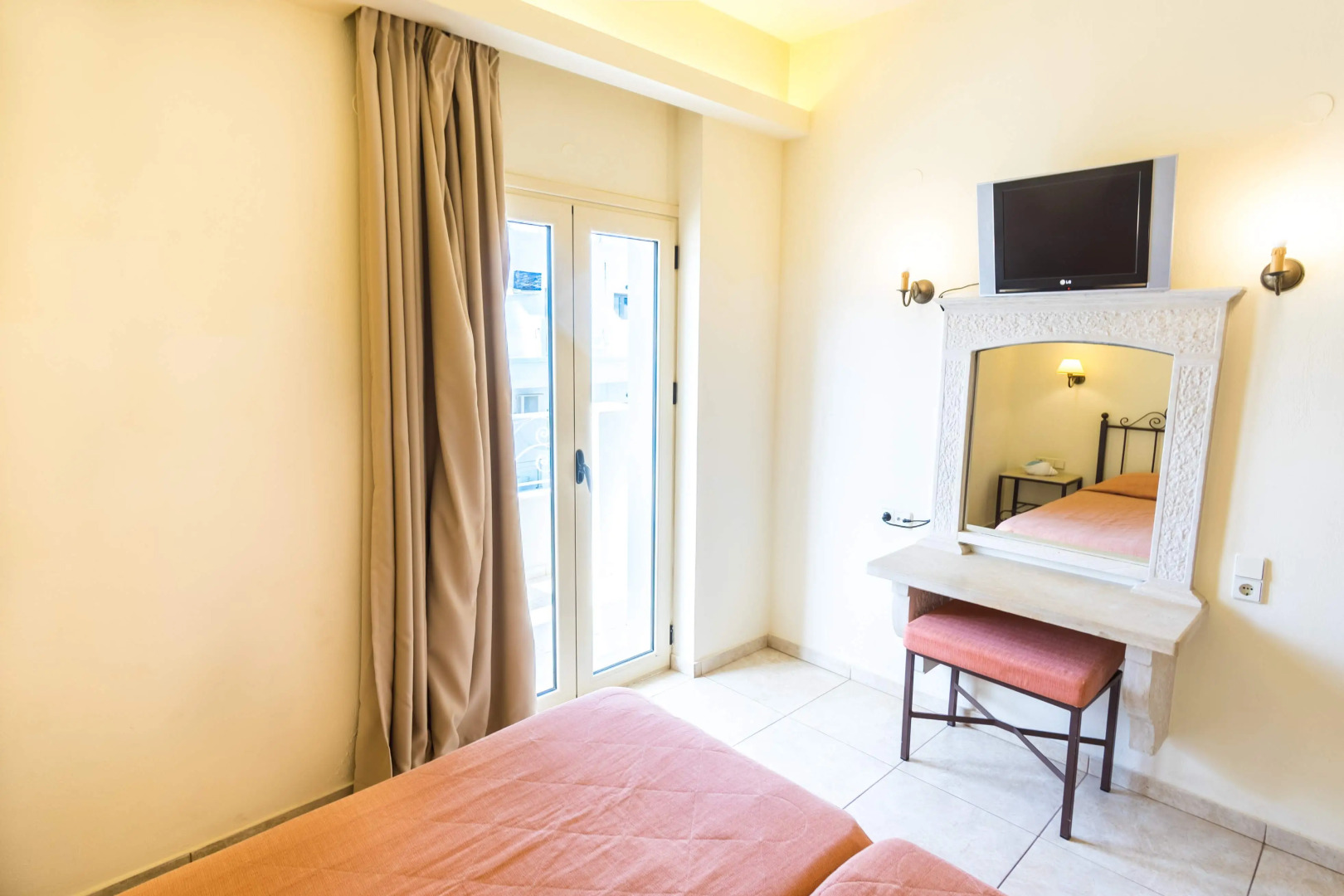 Lia Sofia Apartments