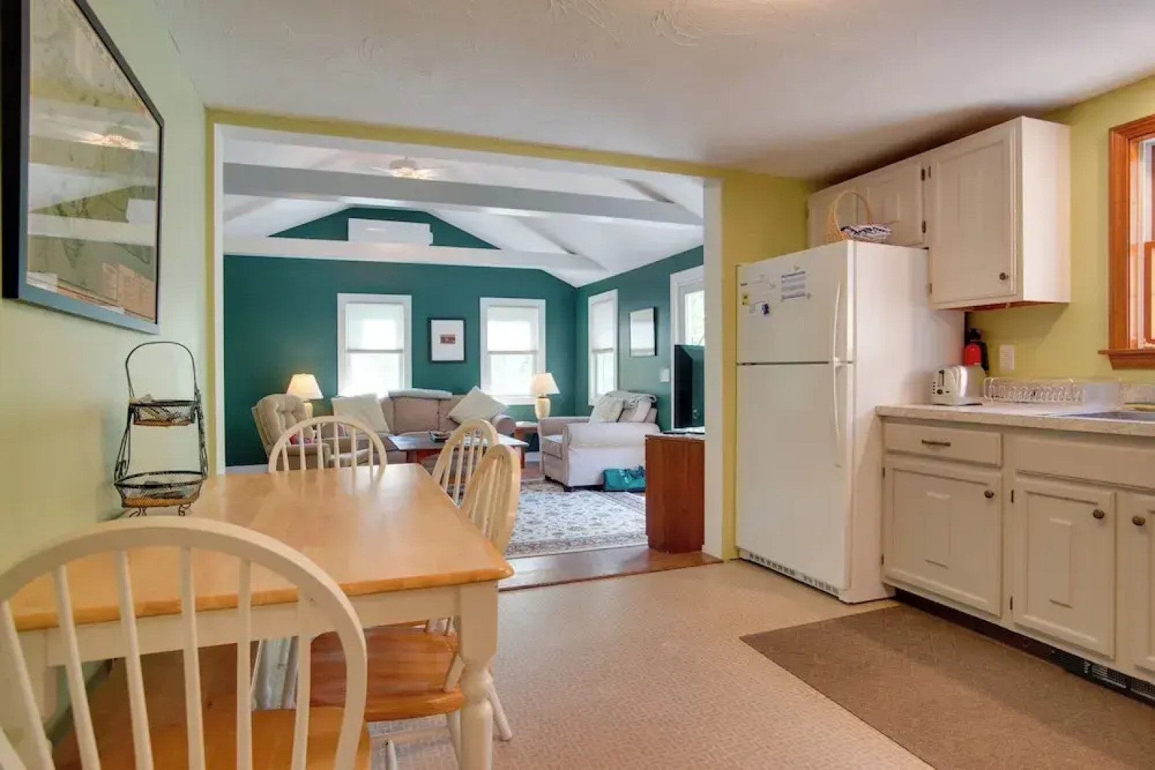 3 Mi to Beach & Town: Martha's Vineyard Home