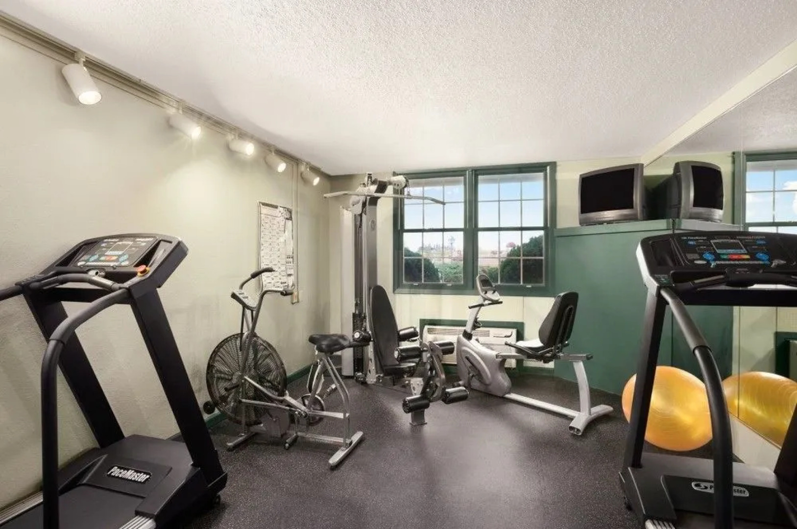 Ramada Williamsburg and Wasserbahn Waterpark