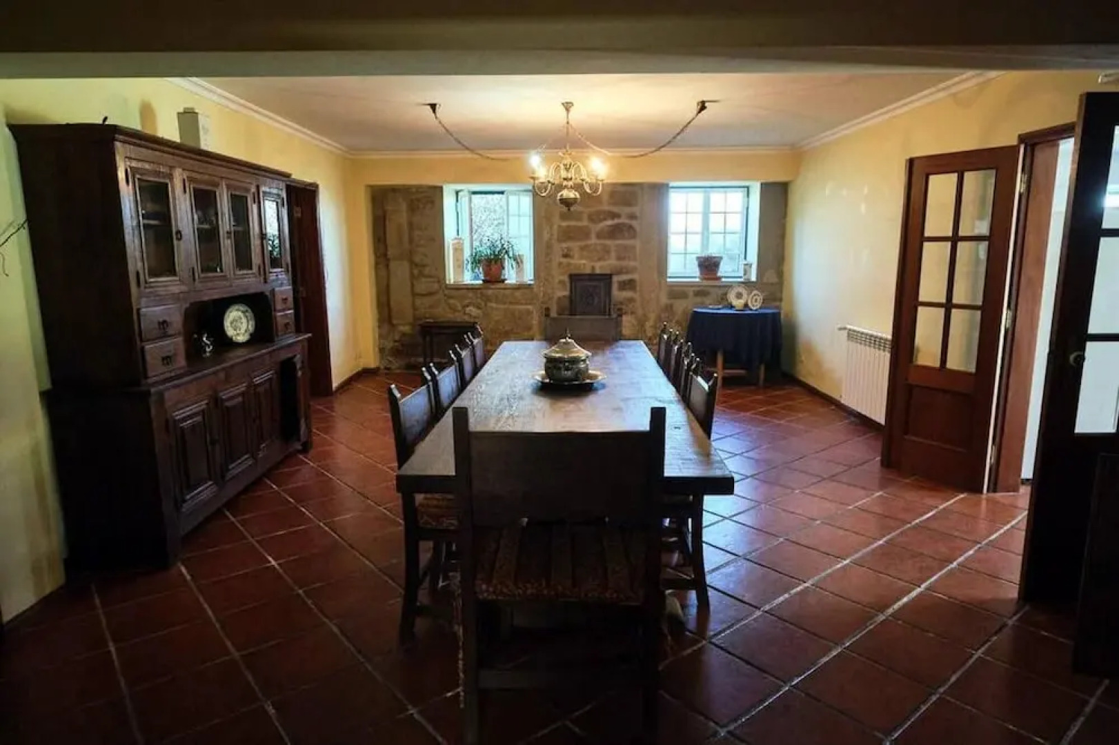 19th Centry Farmhouse Getaway - Sleep 12-14 W/pool