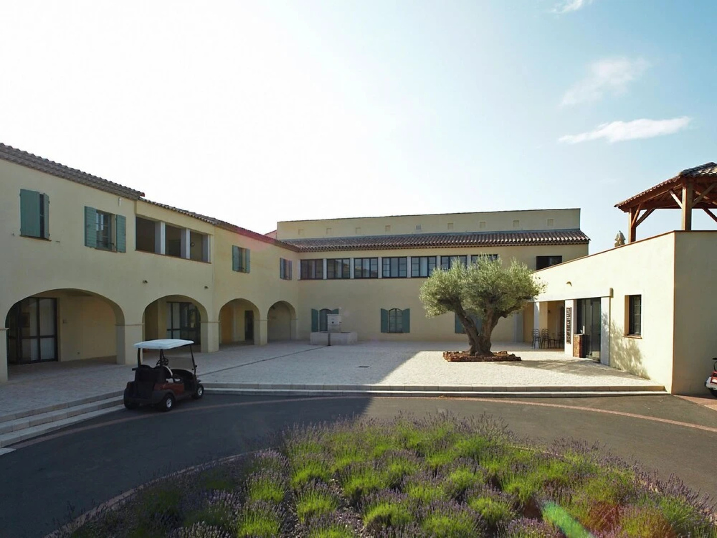 Provencal Holiday Home With Dishwasher not far From Fréjus