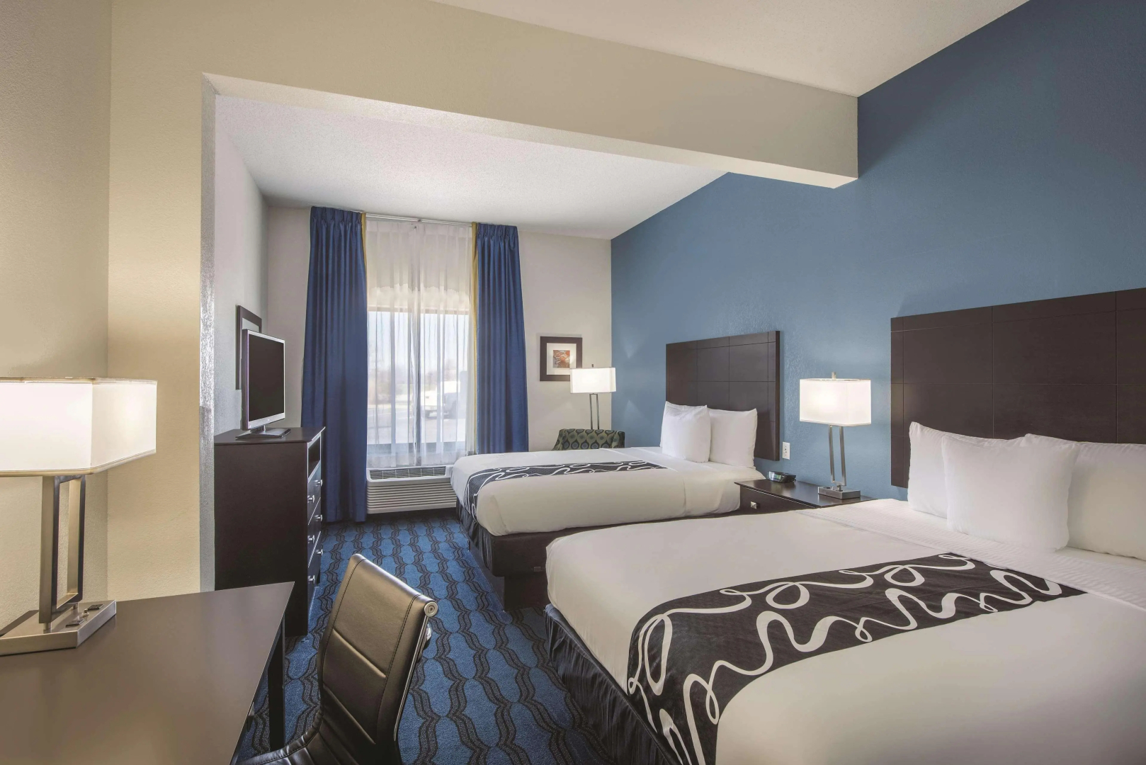 La Quinta Inn & Suites St. Louis Airport - Riverport