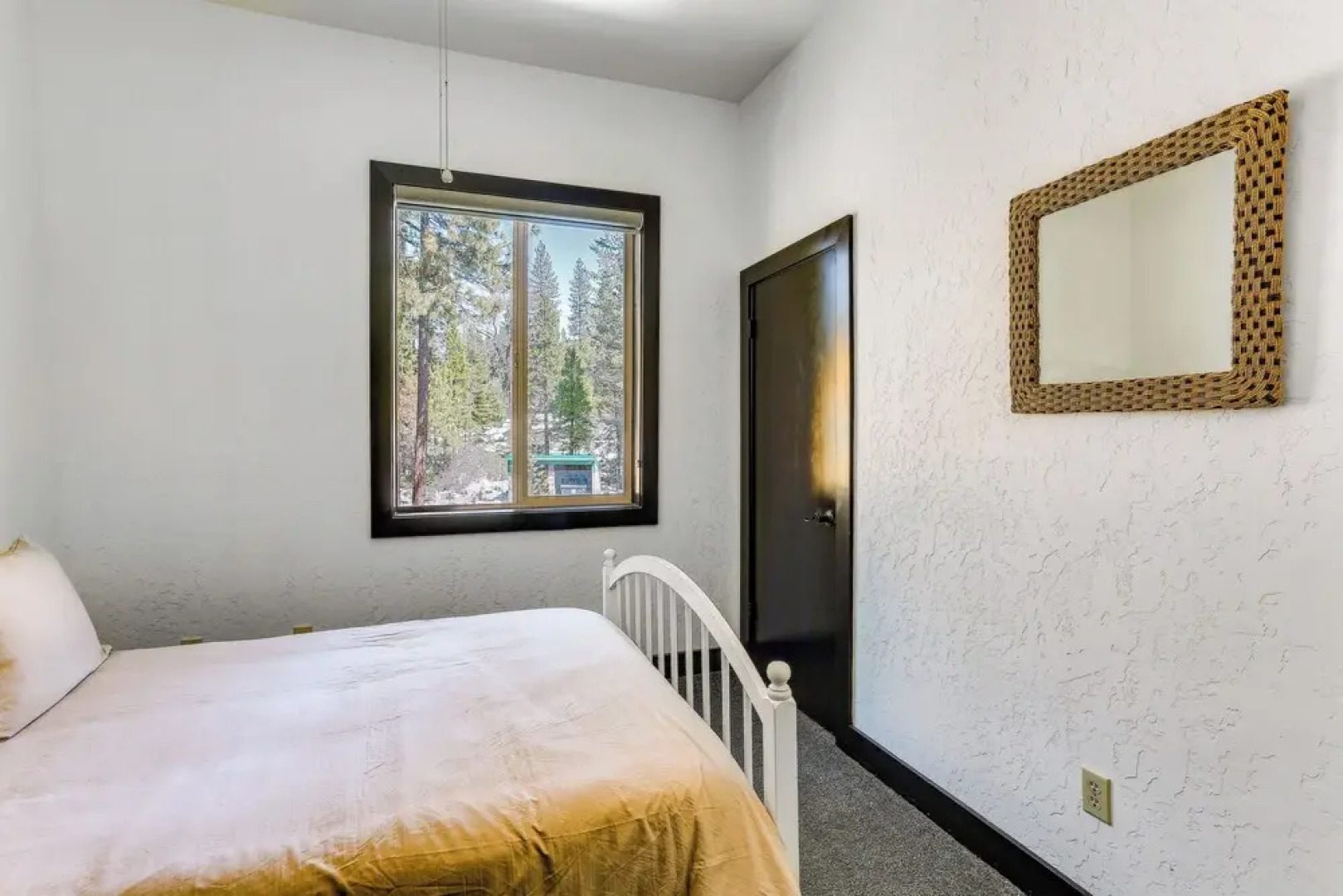 3 Mi to Shaver Lake: Family Home w/ Deck!