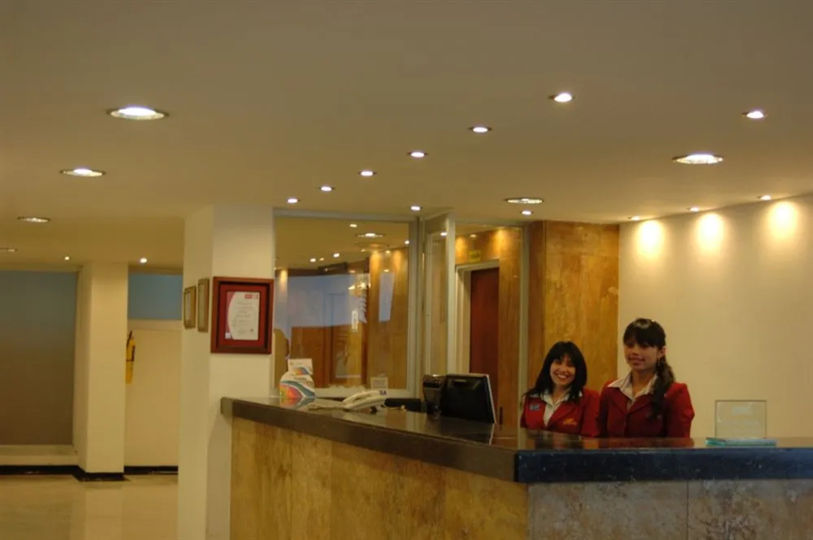 Hotel Hunza Y Centro De Convenciones