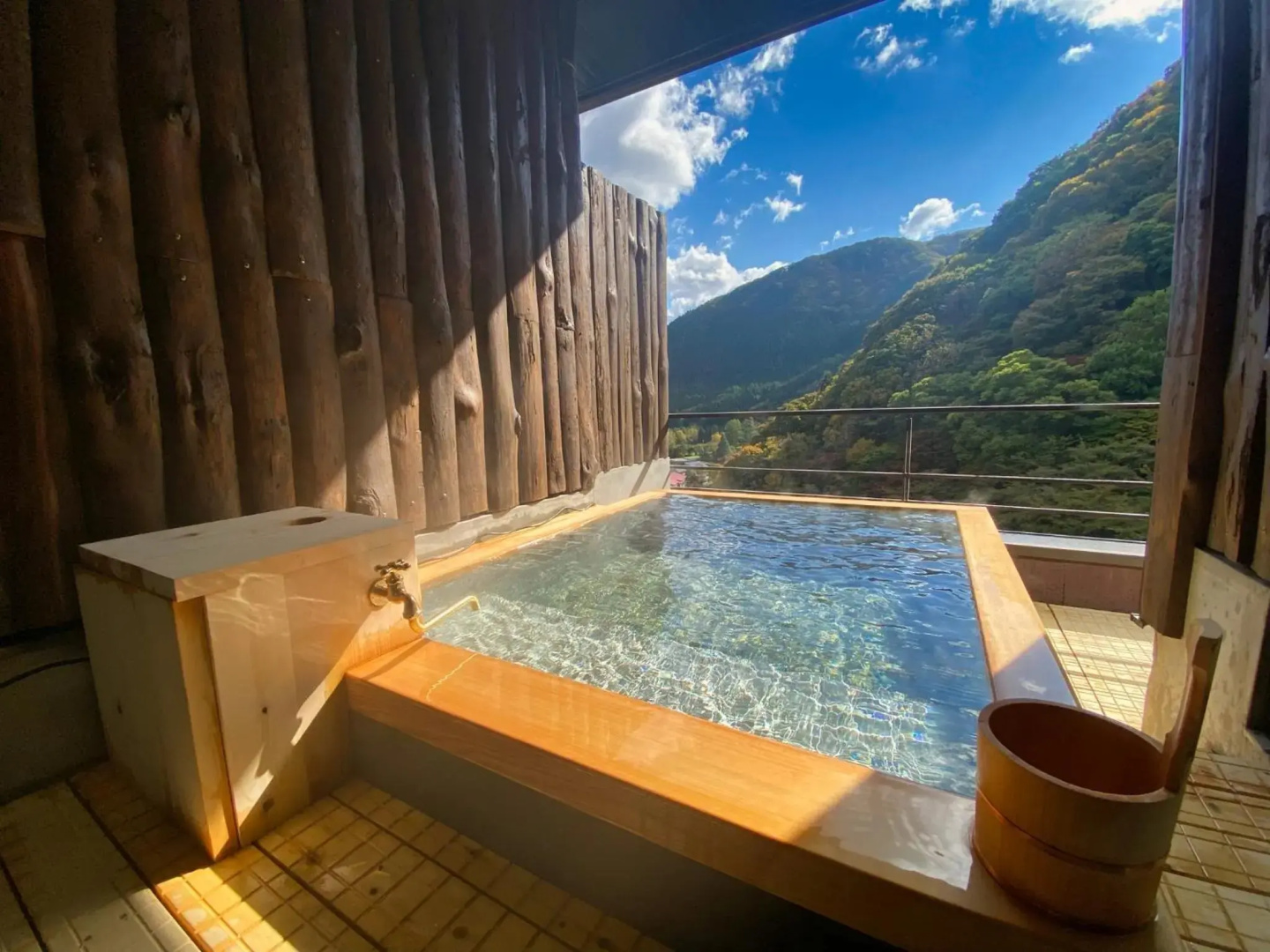 Yuze Hotel