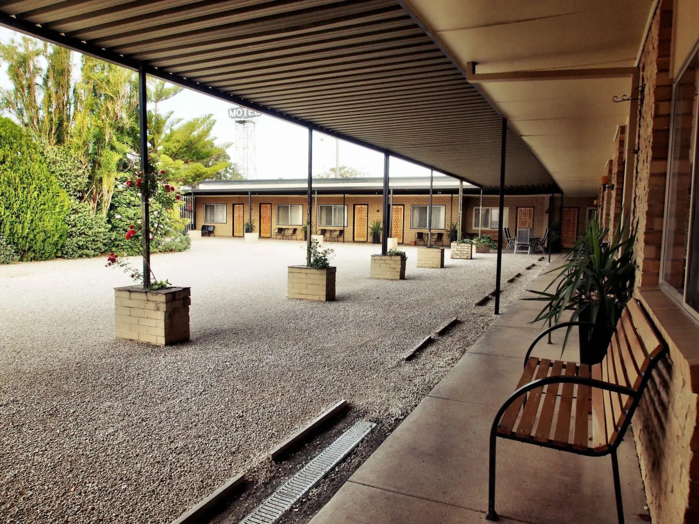 Majestic Motel