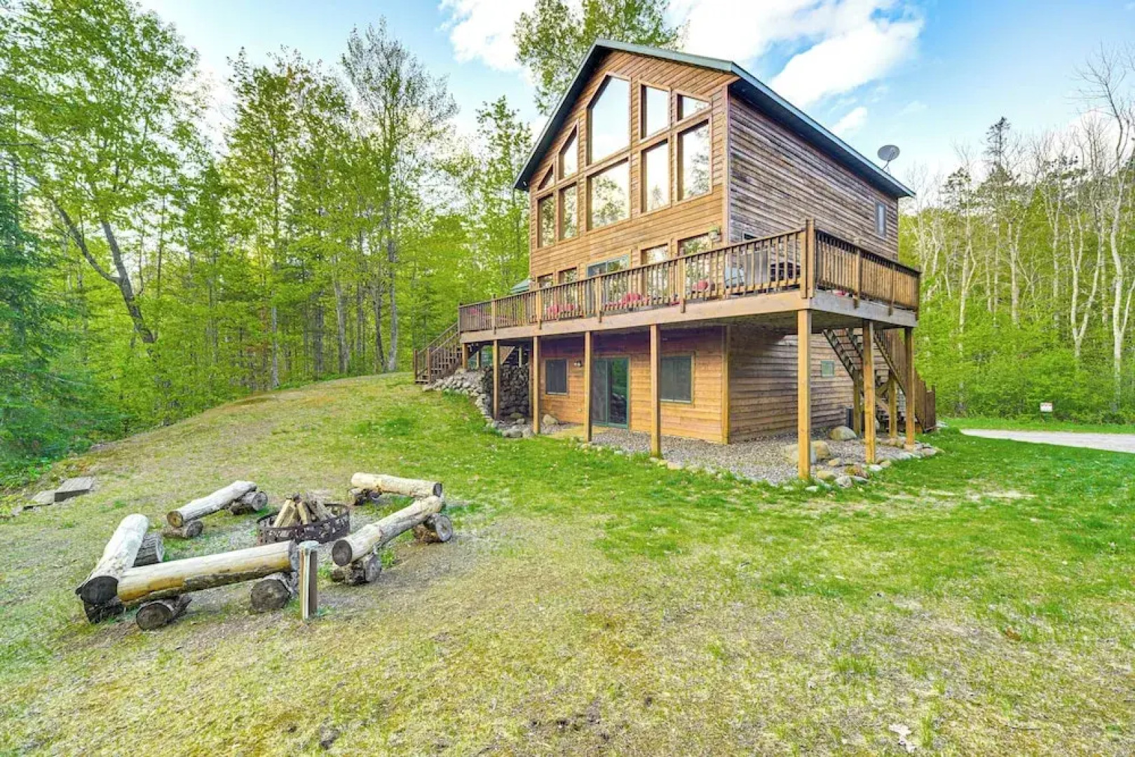 Paddle Ready: Hayward Lake View Retreat w/ BBQ